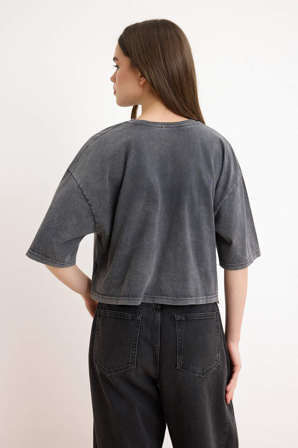 Antrasit Relaxed/Rahat Kal?p Eskitme/Soluk Efektli Crop/K?sa %100 Pamuk Orme T-shirt TWOSS26TS00281 - Trendyolmilla фото 4