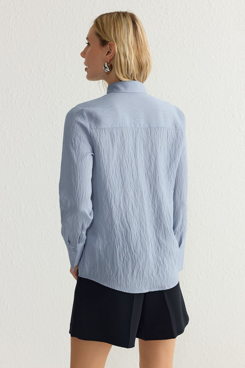 TRENDYOLMILLA Beyaz Cizgili Dokulu Kumas Regular Normal Kal?p Dokuma Gomlek TWOSS25GO00013  фото 5