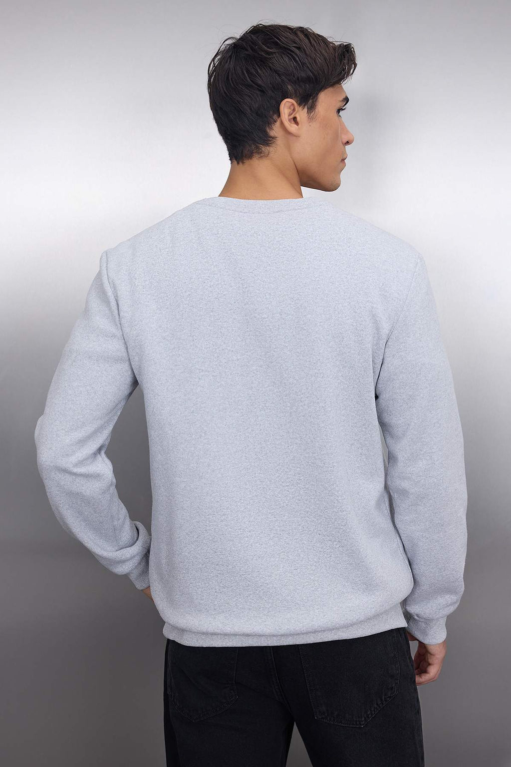 TRENDYOL MAN Siyah %100 Pamuk Regular/Normal Kesim Nak?sl? Ici Polarl?/S?cak Tutan Sweatshirt TMNAW23SW00481 - Trendyolmilla фото 19