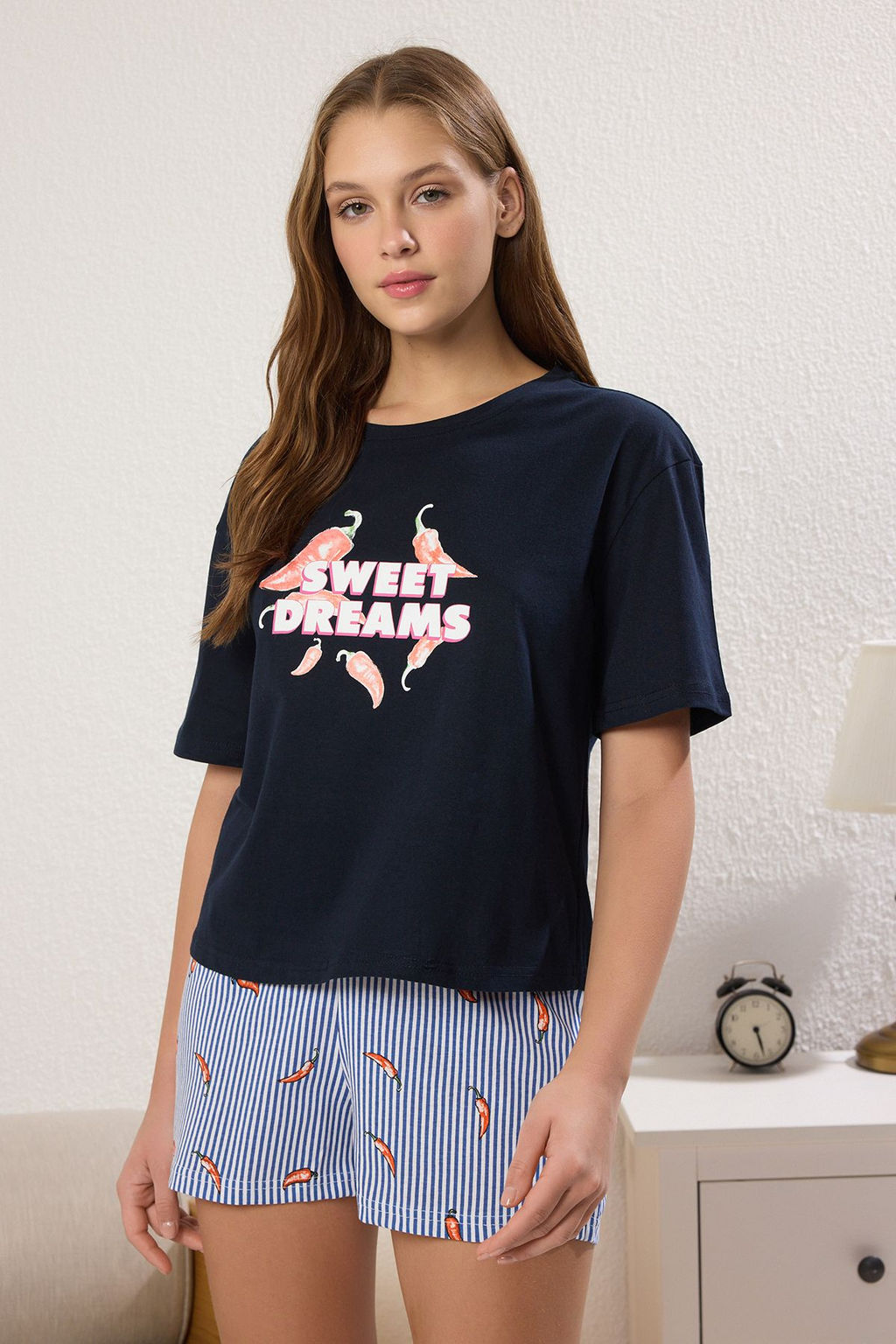 Trendyolmilla Beyaz %100 Pamuklu Cizgili Biber Desenli Sortlu Orme Pijama Tak?m? THMSS25PT00261 фото 2