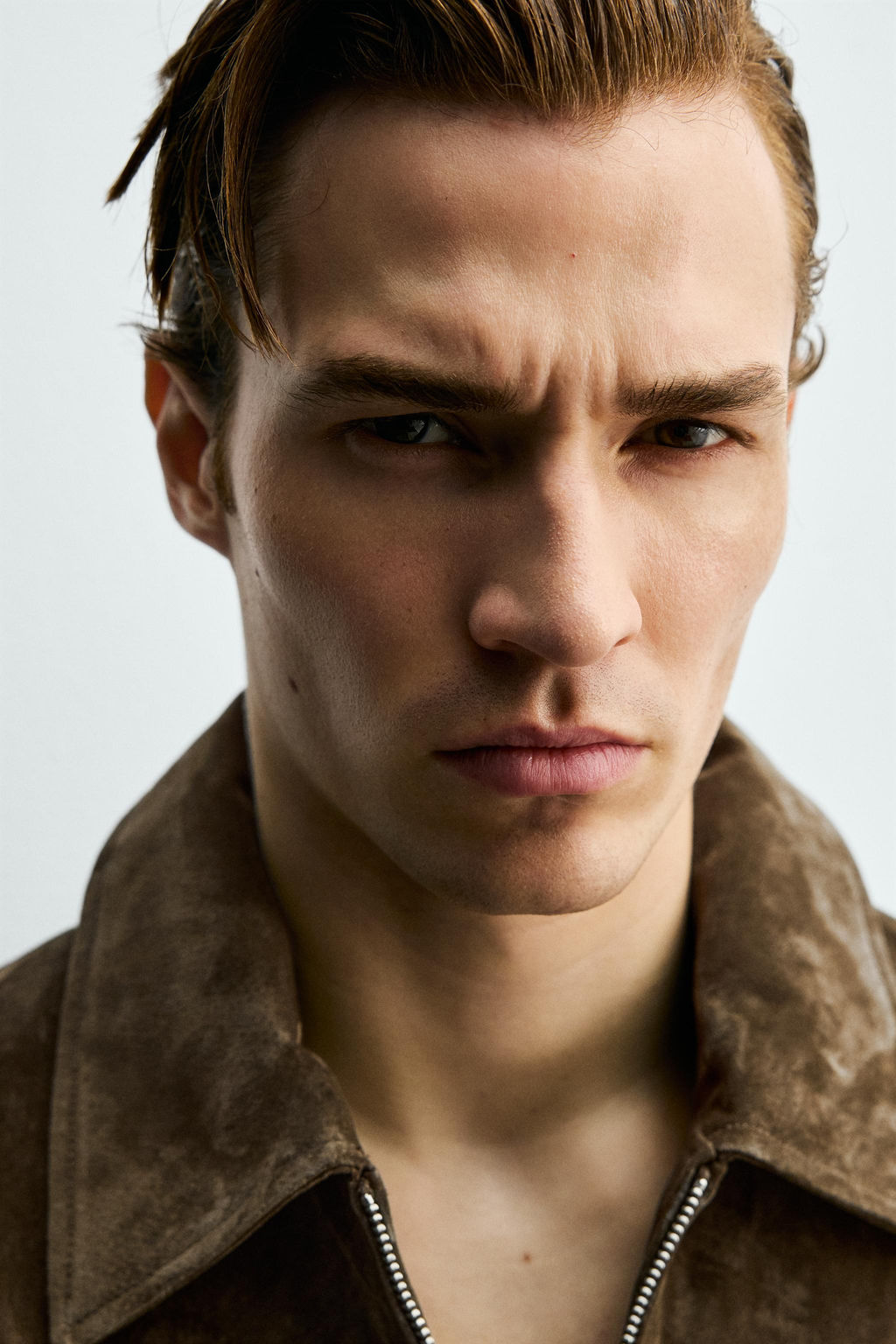 SOBRECAMISA REGULAR FIT PIEL SERRAJE / Marr?n - Zara фото 5