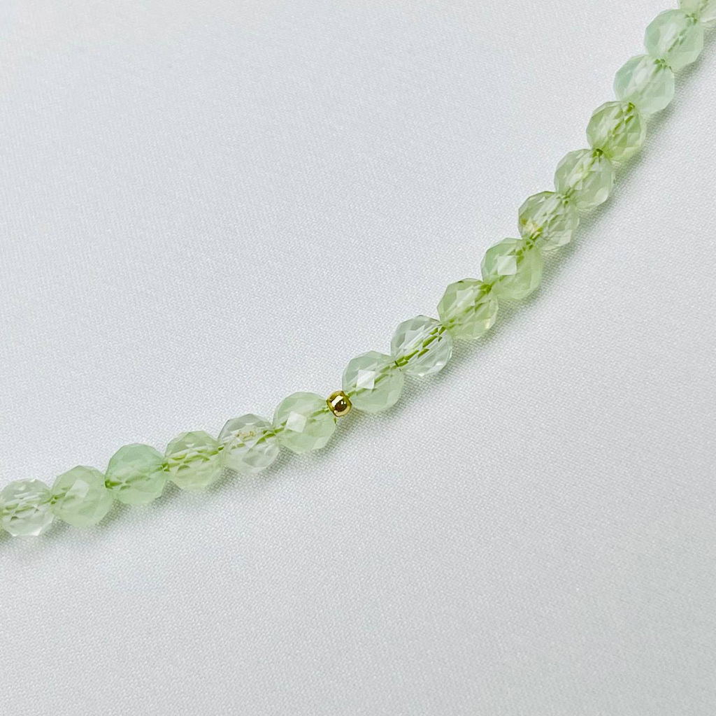 Колье из Пренита со вставкой "Клевер" 43 см +