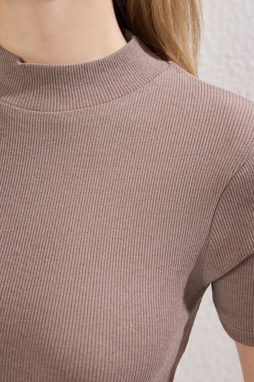 Trendyolmilla Haki K?sa Kol Dik Yaka Vucuda Oturan Regular Boy Fitilli Esnek Orme Bluz TWOSS25BZ00374  фото 4