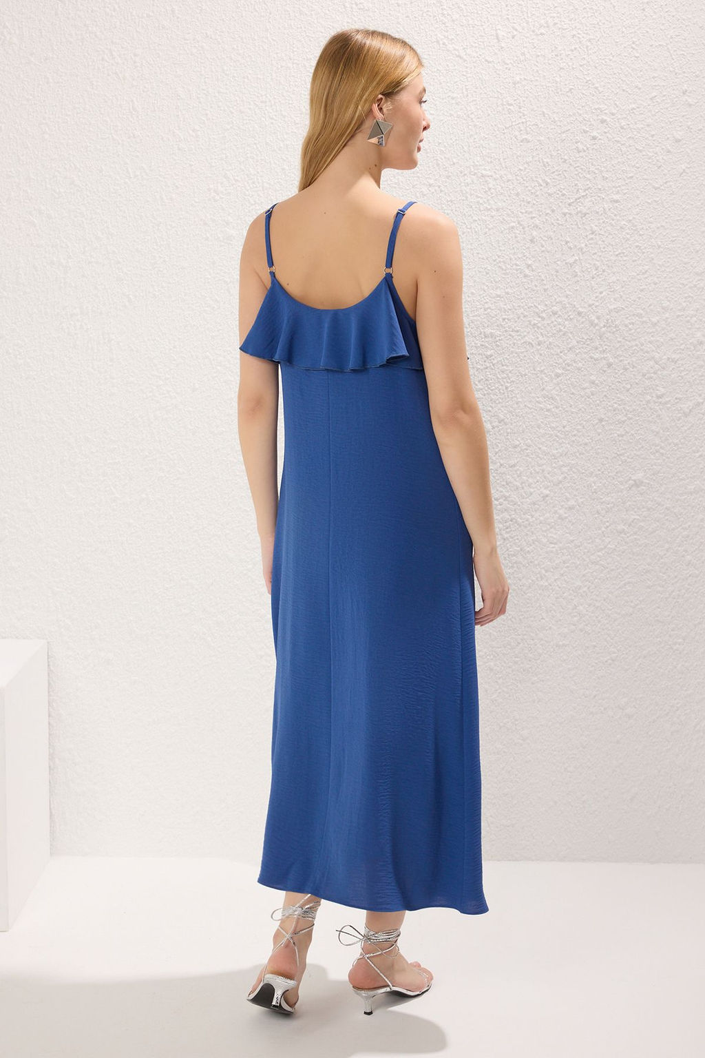 TRENDYOLMILLA Indigo Duz Kesim F?rf?rl? Maxi Dokuma Elbise TWOSS25EL00490  фото 8