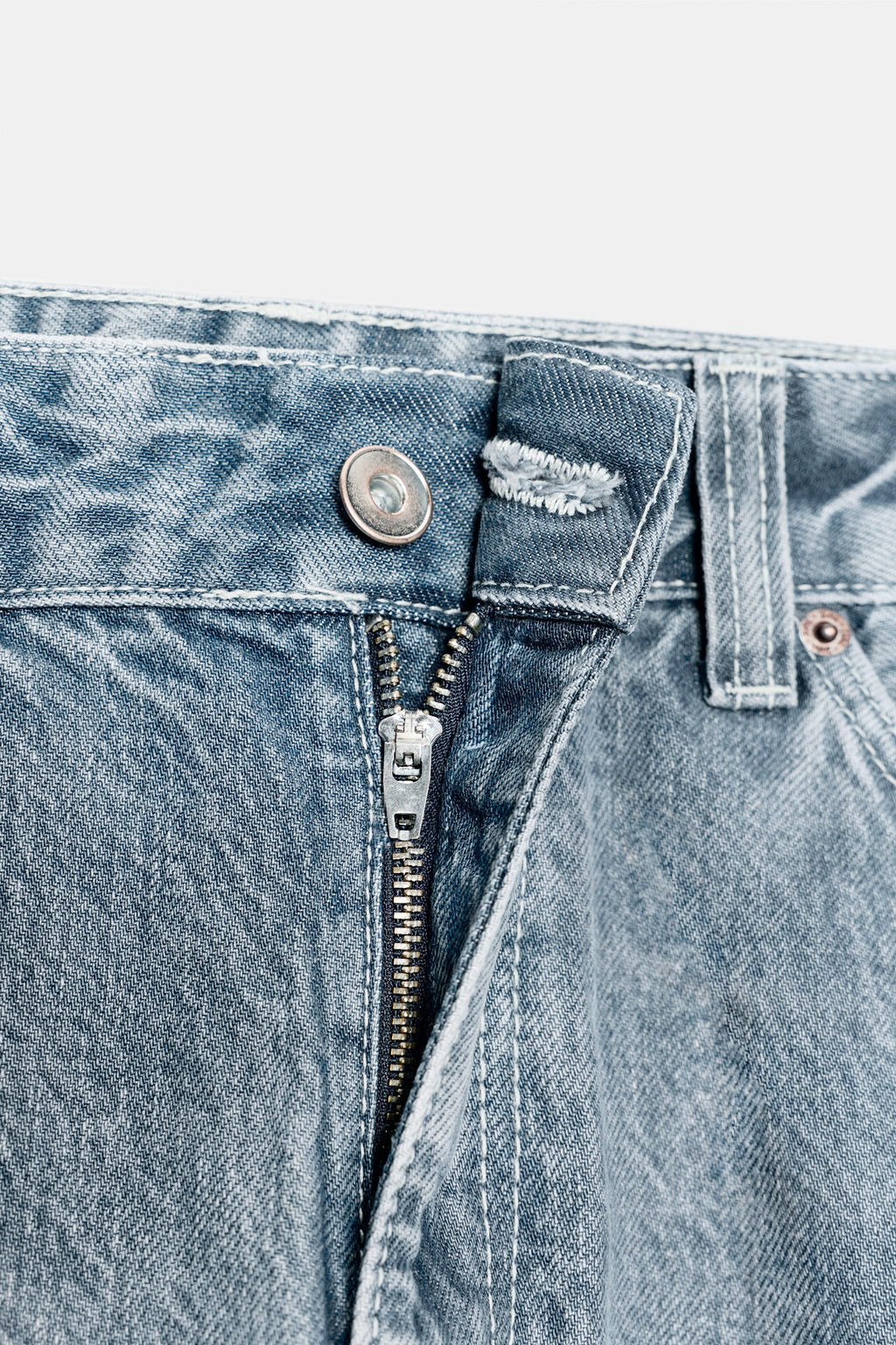 TRF CROPPED JEANS WITH DISPLACED SEAMS LOW-RISE