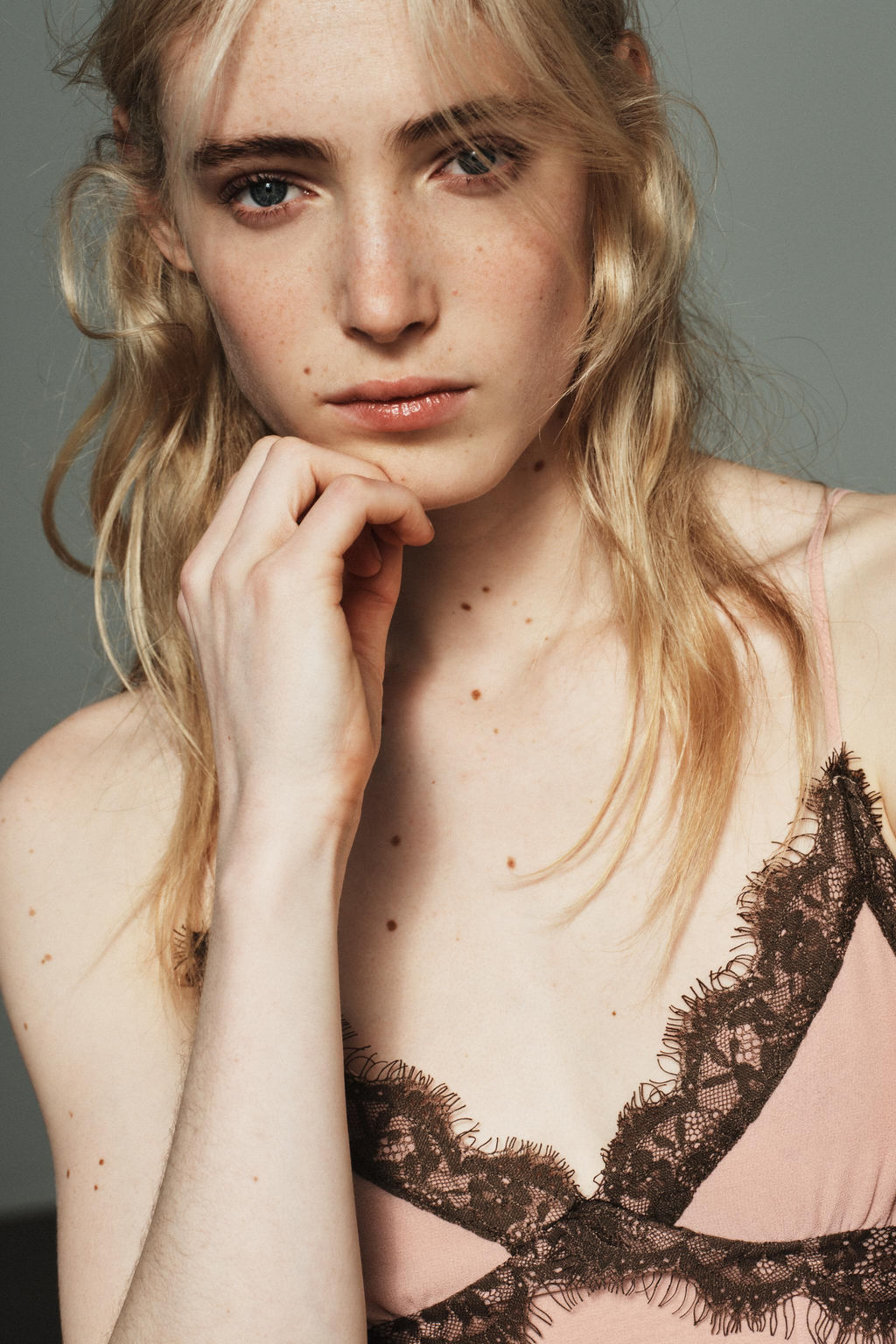 SHORT DRESS WITH CONTRAST LACE - Zara фото 4