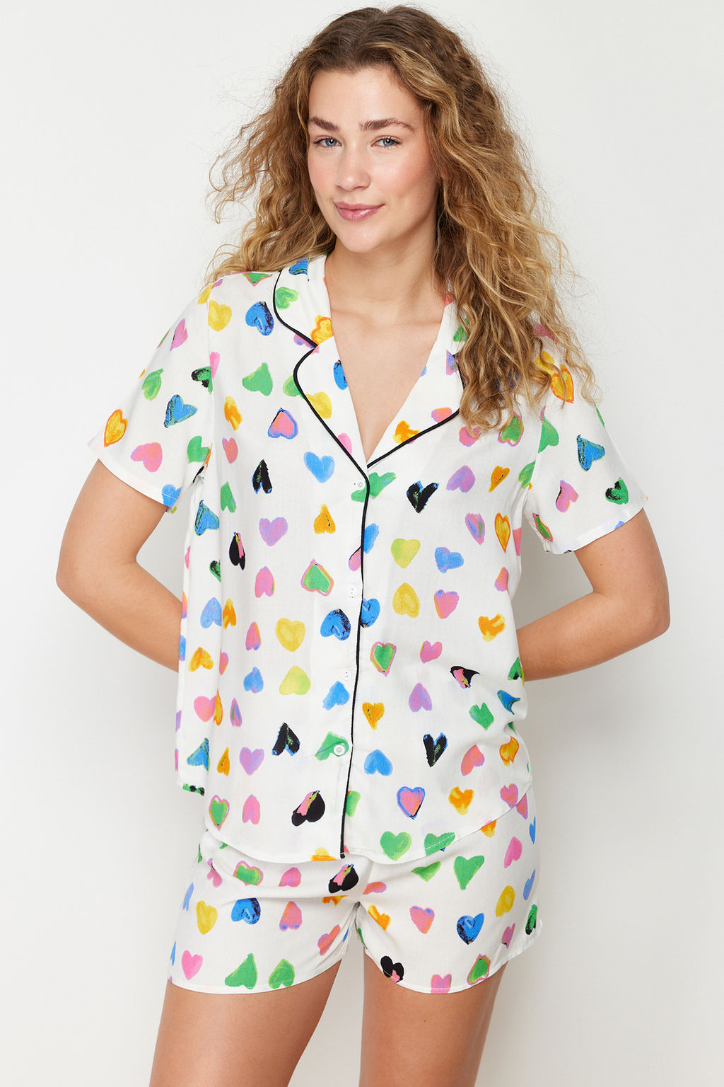 Cok Renkli Kalpli Biye Detayl? Viskon Sortlu Dokuma Pijama Tak?m? THMSS24PT00120