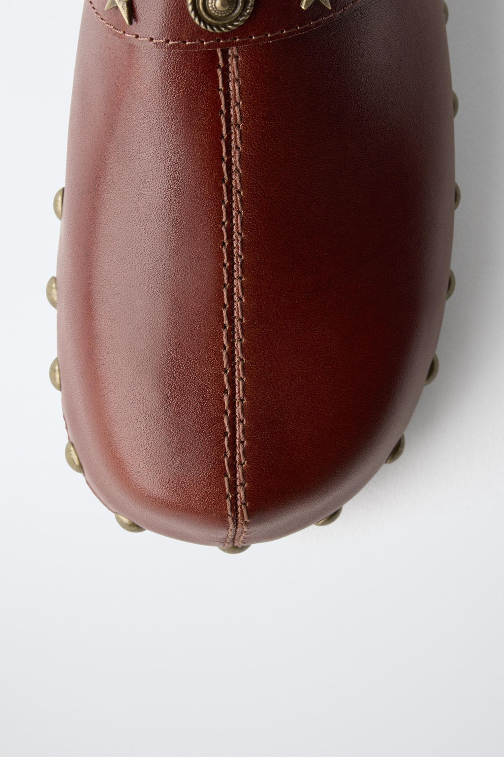 ZUECO TACHAS PIEL / Marr?n - Zara фото 6