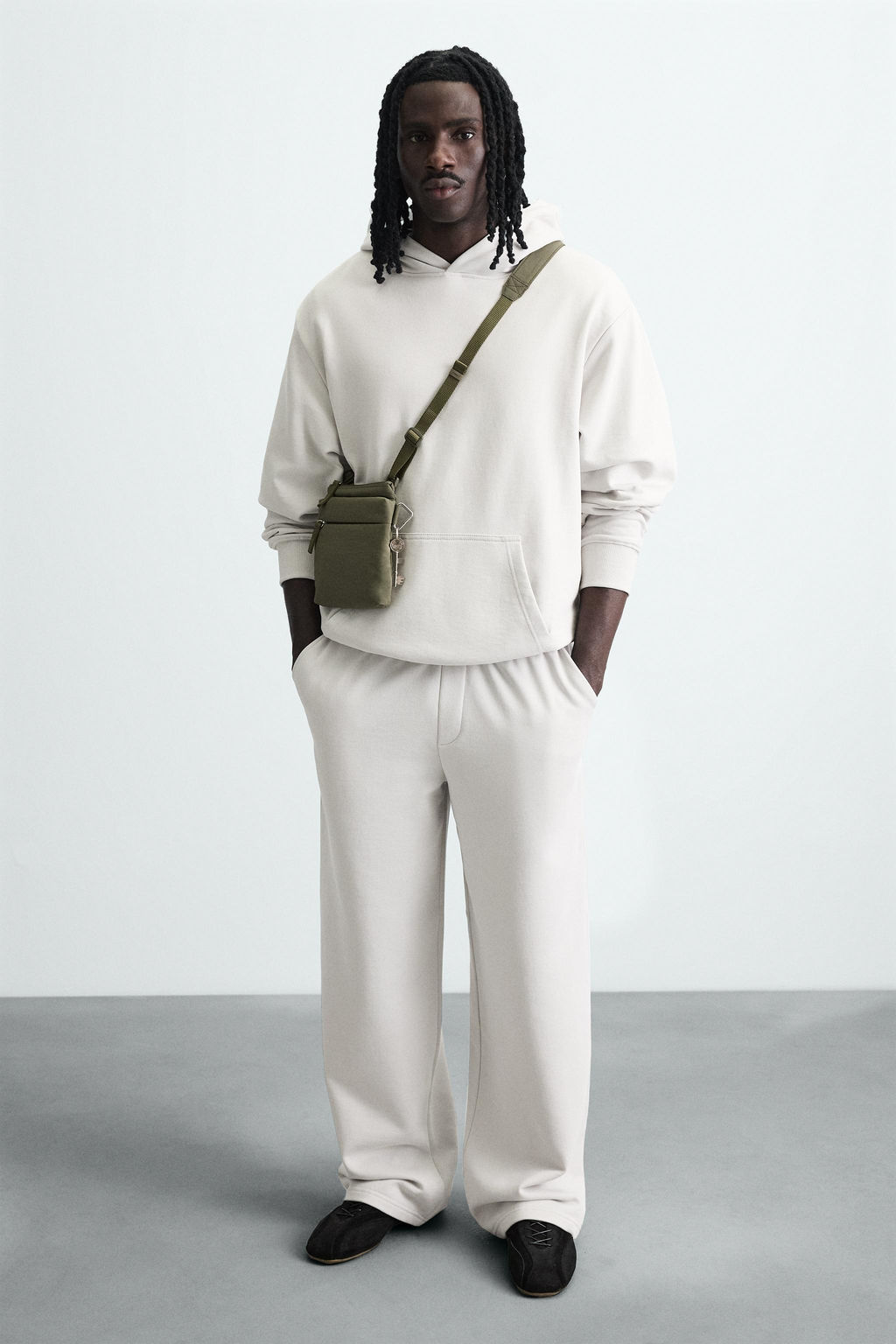 RUBBERISED TEXTURED CROSSBODY BAG - Zara фото 2