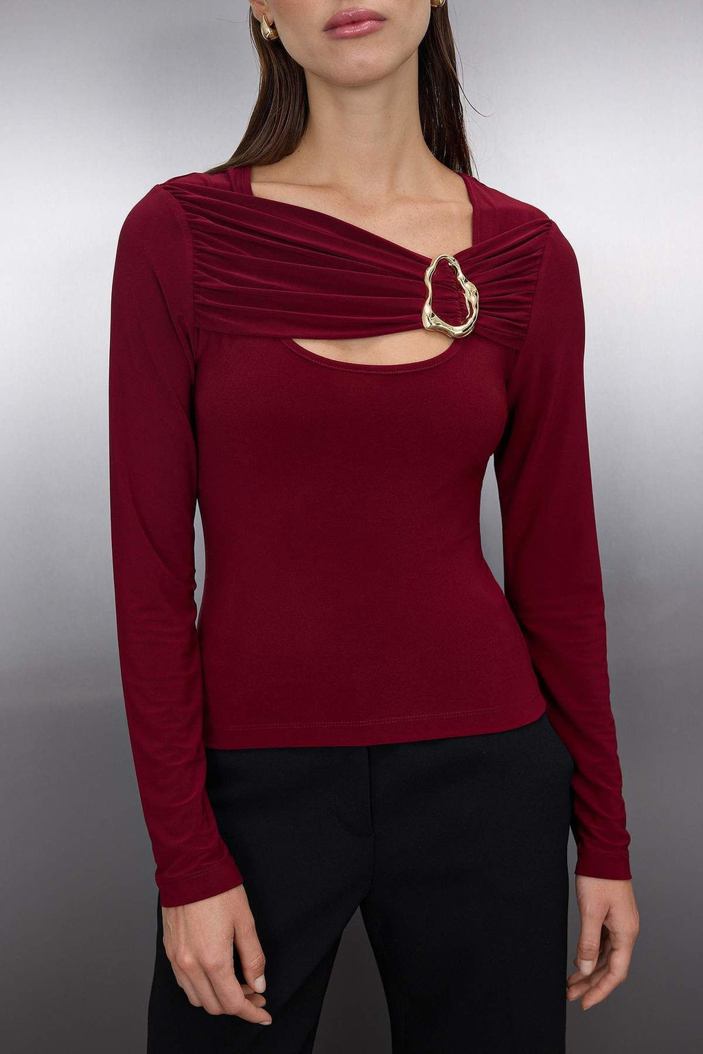 Bordo Aksesuar ve Cut Out Detayl? Vucuda Oturan Esnek Orme Bluz TWOAW26BZ00087 - Trendyolmilla фото 3