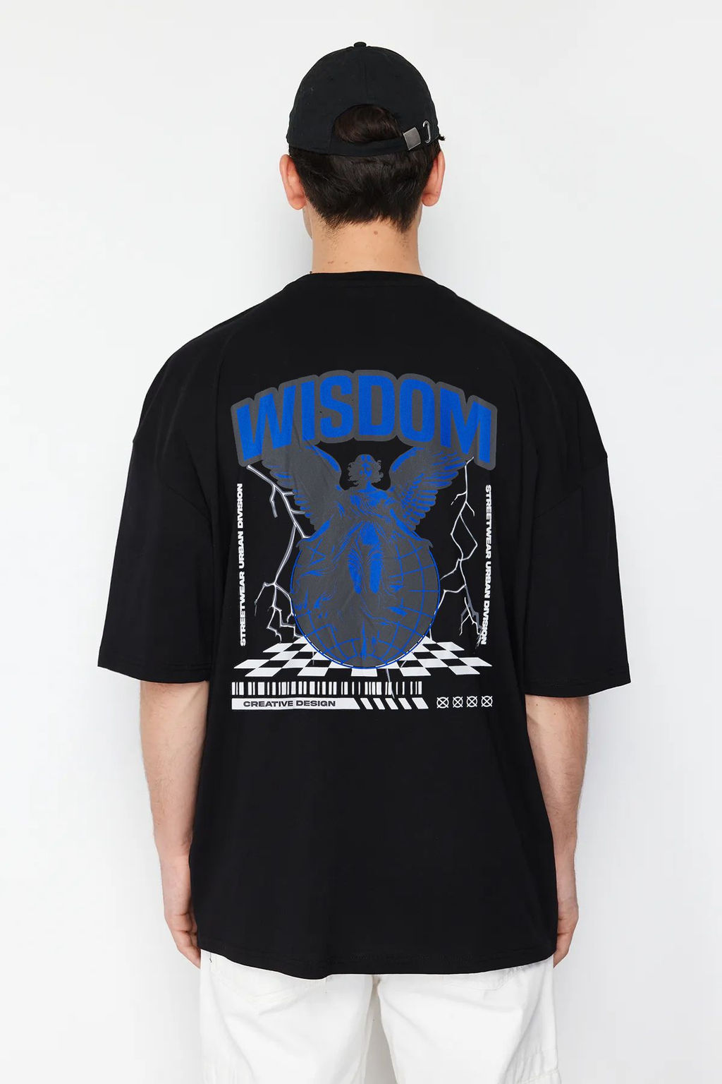 Trendyolmilla Man Siyah Oversize/Genis Kesim S?rt Yaz? Bask?l? %100 Pamuk T-Shirt TMNSS25TS00085  фото 2