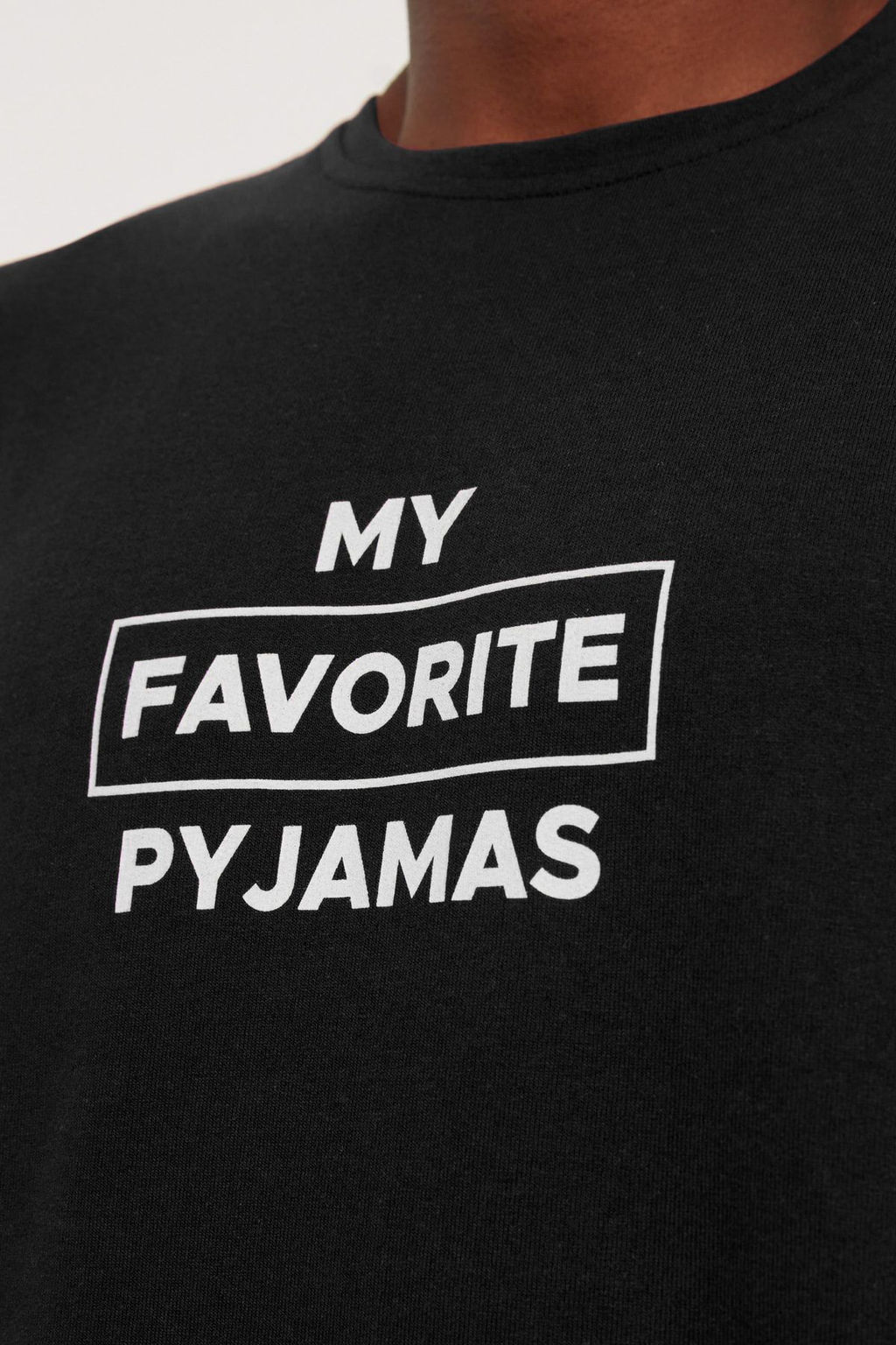 Siyah Erkek Regular Fit Bask?l? Orme Pijama Tak?m? TMNAW22PT0759