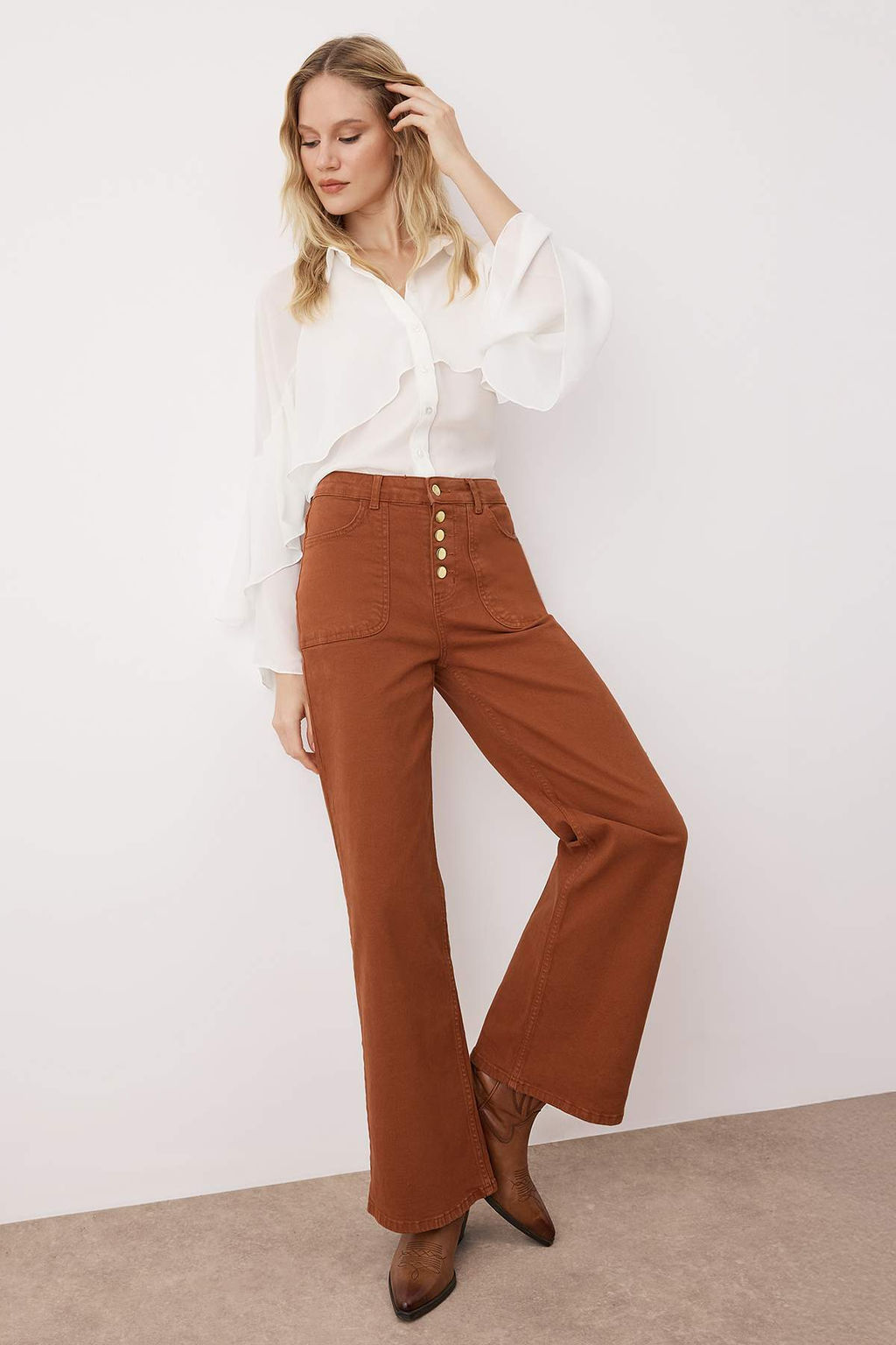 Kahverengi Dugme Detayl? Yuksek Bel Wide Leg Comfort Esnek Jeans TWOAW26JE00017