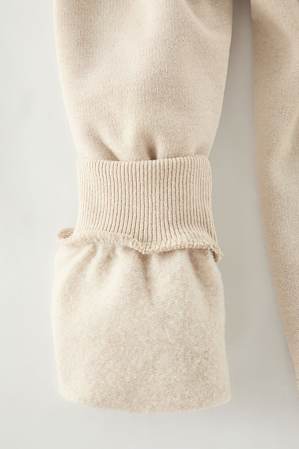 Tas Oversize/Genis Kesim Bask? ve Nak?sl? Ici Polarl? Sweatshirt TMNAW25SW00153
