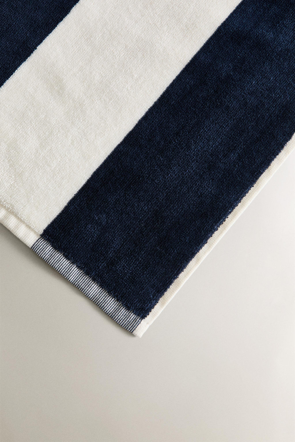 VELOUR BEACH TOWEL WITH WIDE STRIPES - Zara фото 4