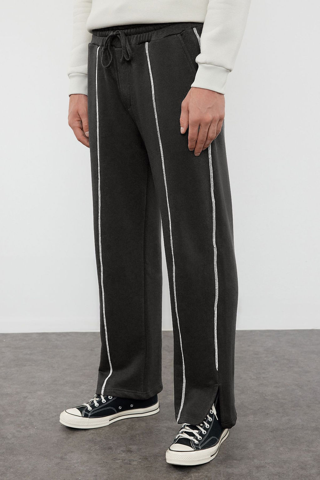 TRENDYOL MAN Limited Edition Antrasit Wide Leg Karyoka Dikisli Limited Edition Esofman Alt? TMNAW25EA00019