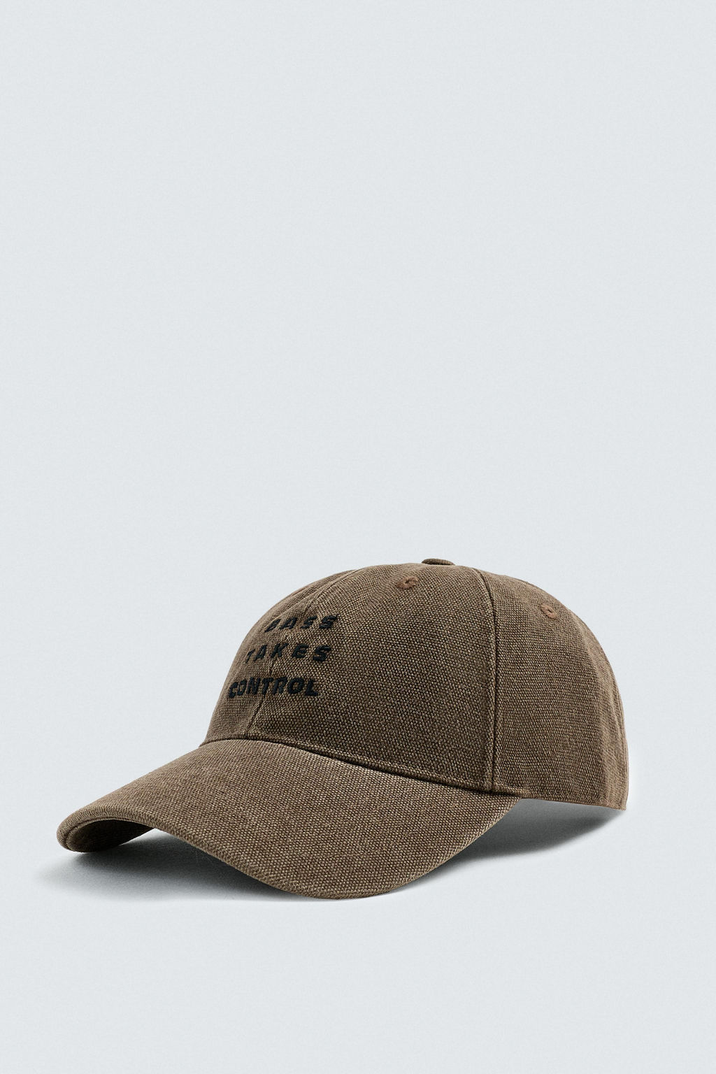 CONTRAST EMBROIDERY CAP