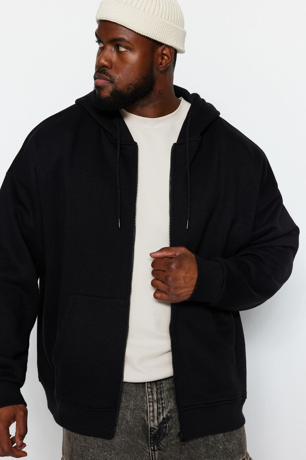 TRENDYOL MAN Siyah Buyuk Beden Oversize Kapusonlu Sweatshirt TMNAW24AO00003