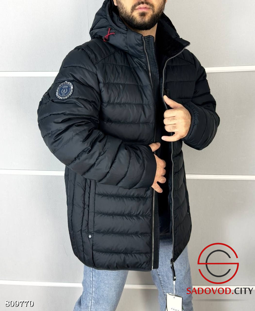 Куртка зимняя фабричная с наполнителем холлофайбер.