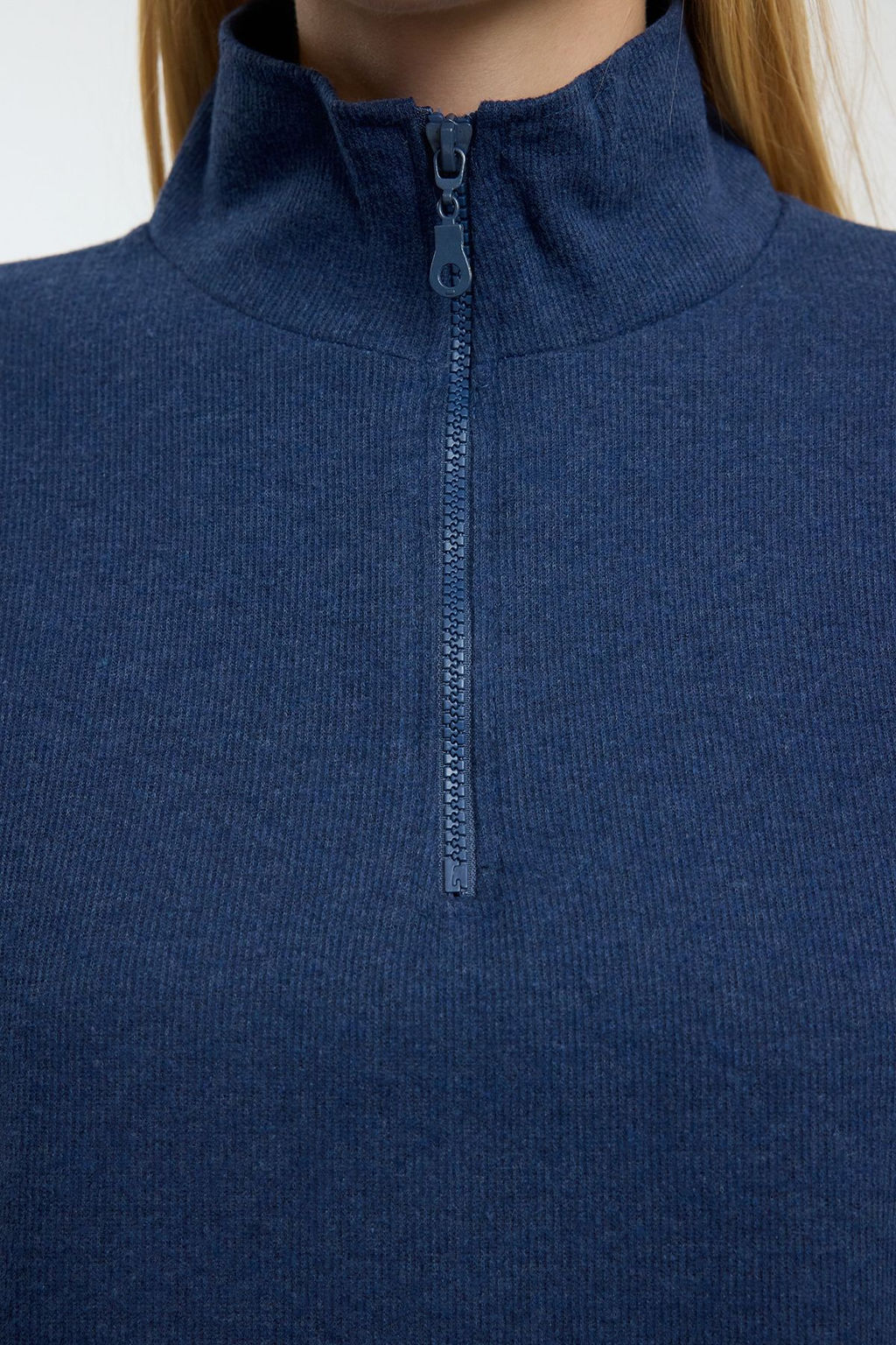 Indigo Selanik/Triko Gorunumlu Fermuarl? Yaka Regular/Normal Kal?p Orme Sweatshirt TWOAW22SW0732