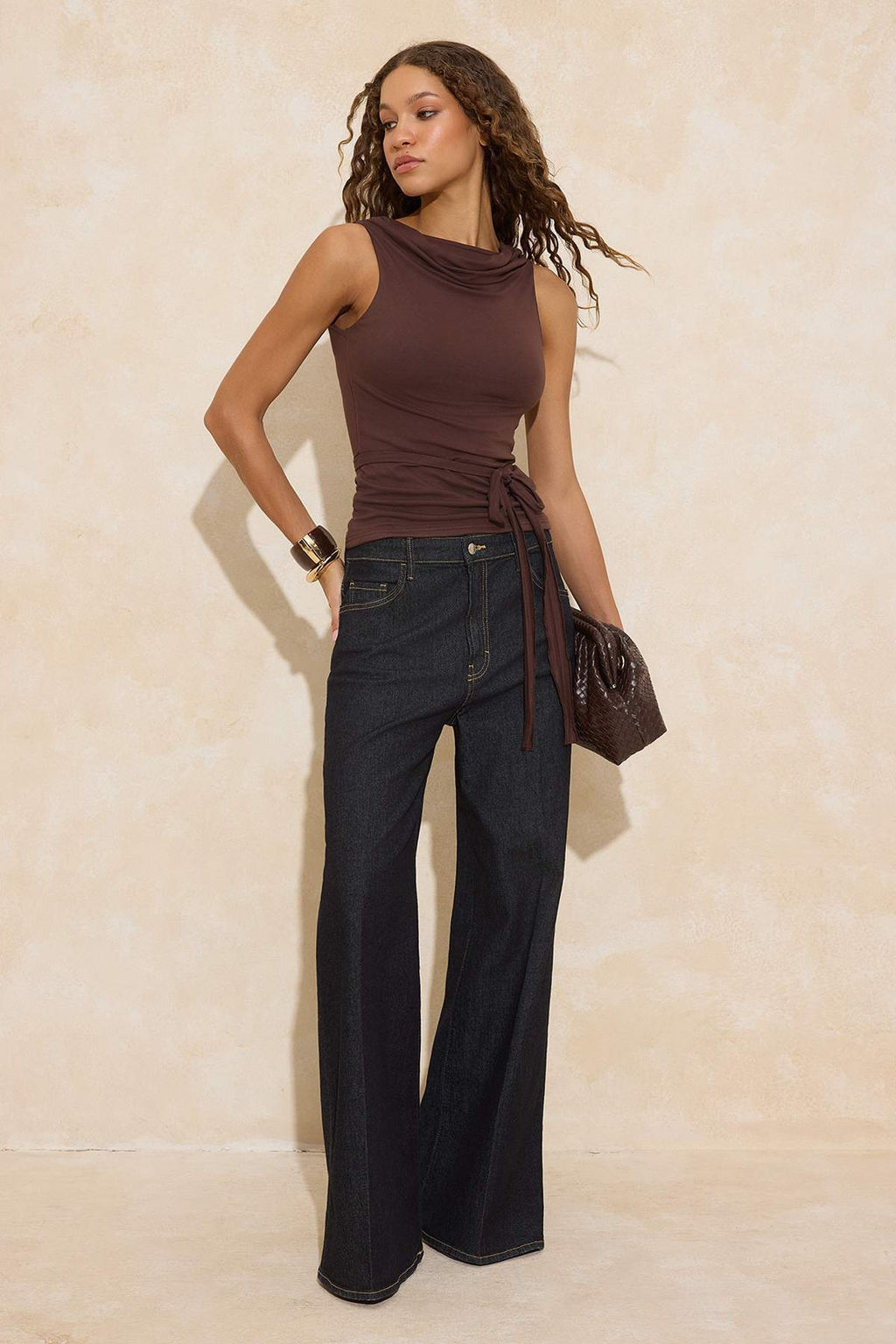 Kahverengi Fitted Degaje Yaka Volanl?/F?rf?rl? Yumusak Orme Bluz TWOSS26BZ00175