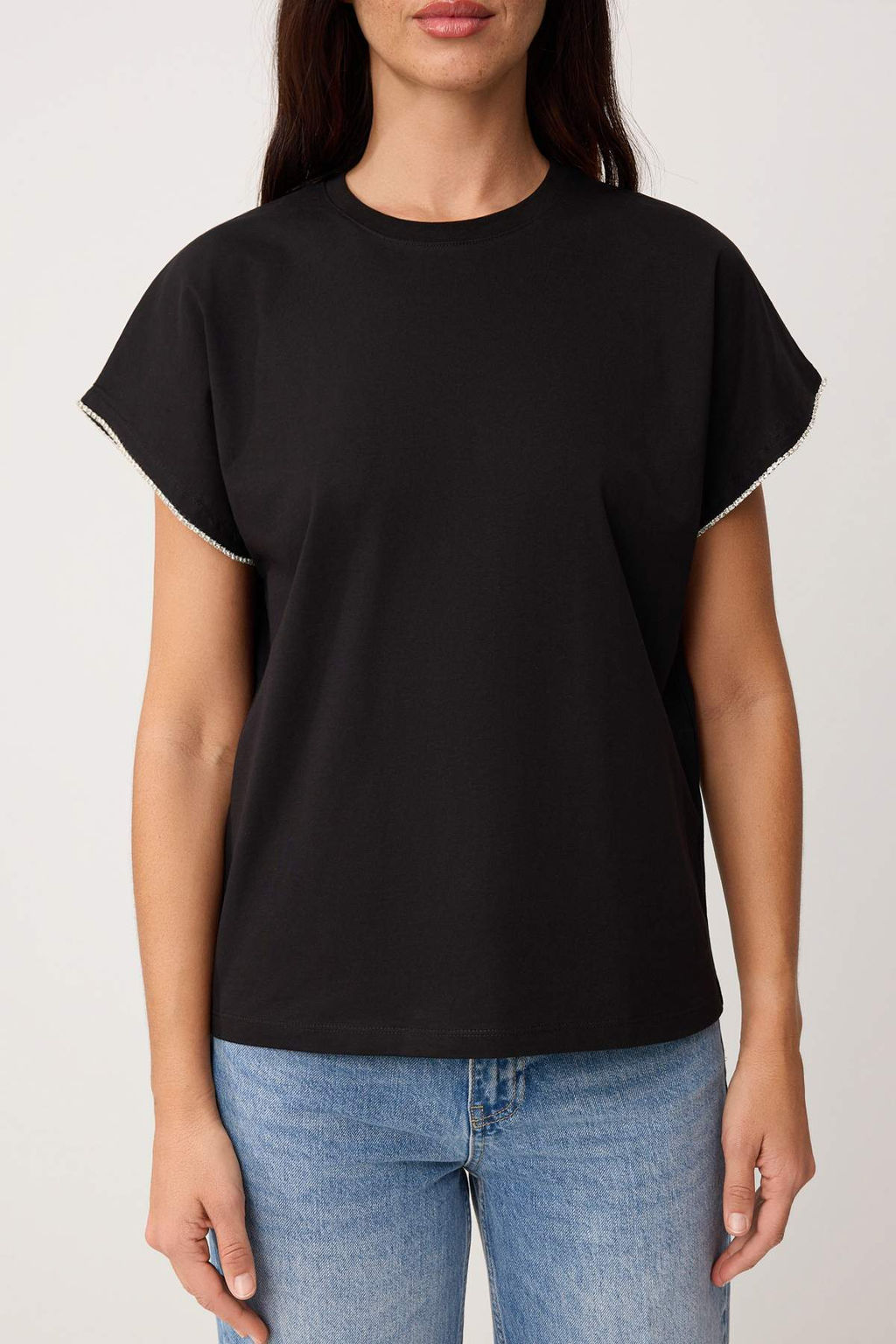 Siyah %100 Kal?n Pamuklu Kolu Tas Detayl? Regular/Normal Kal?p Ay Kol Orme T-Shirt TWOSS24TS00071 - Trendyolmilla фото 3