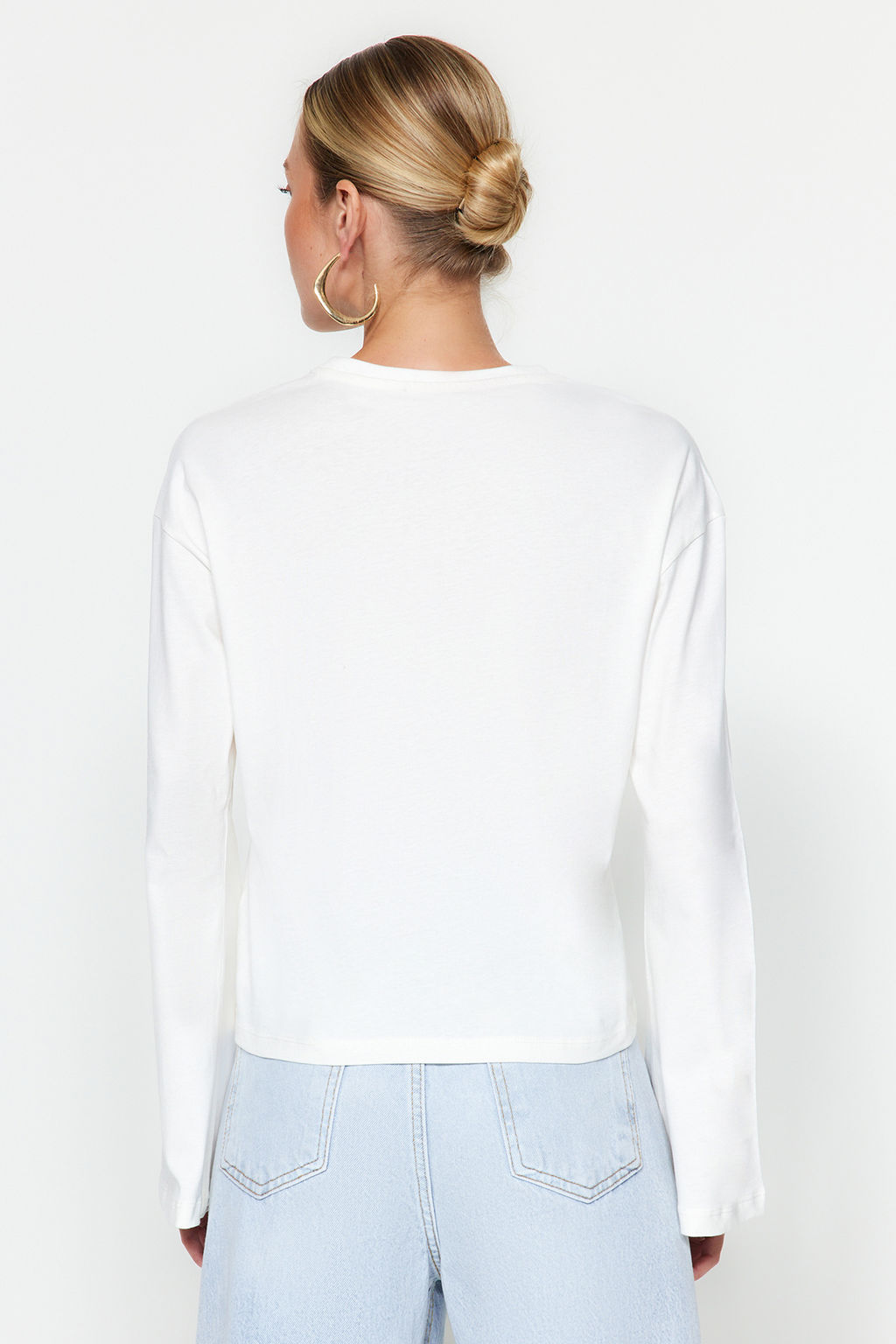 TRENDYOLMILLA Siyah Premium Ispanyol Kol Bisiklet Yaka Regular/Normal Kal?p Orme T-Shirt TWOAW24TS00008  фото 11