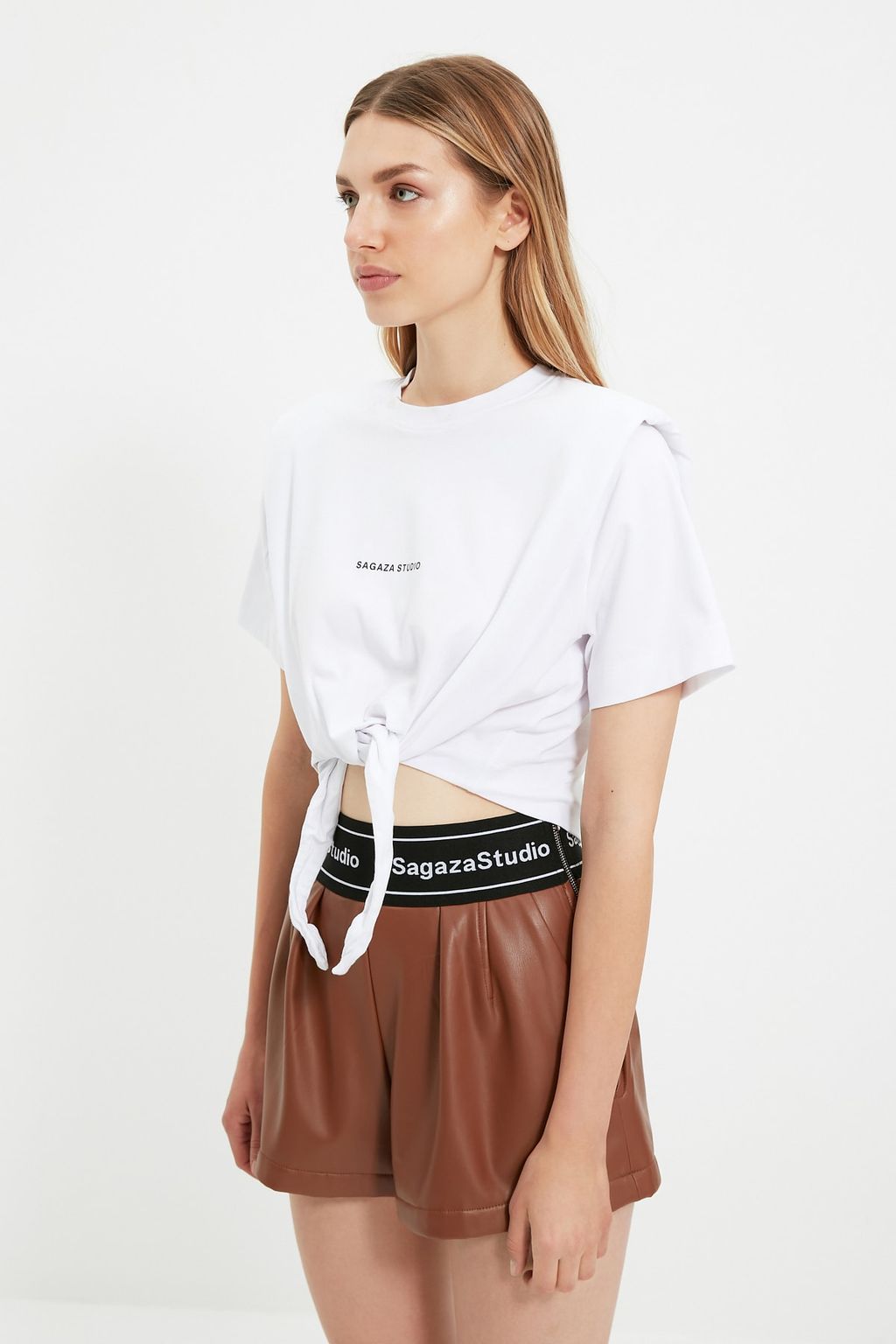 TRENDYOLMILLA X Sagaza Studio Siyah Sloganl? Orme T-Shirt TPRAW22TS0214  фото 12