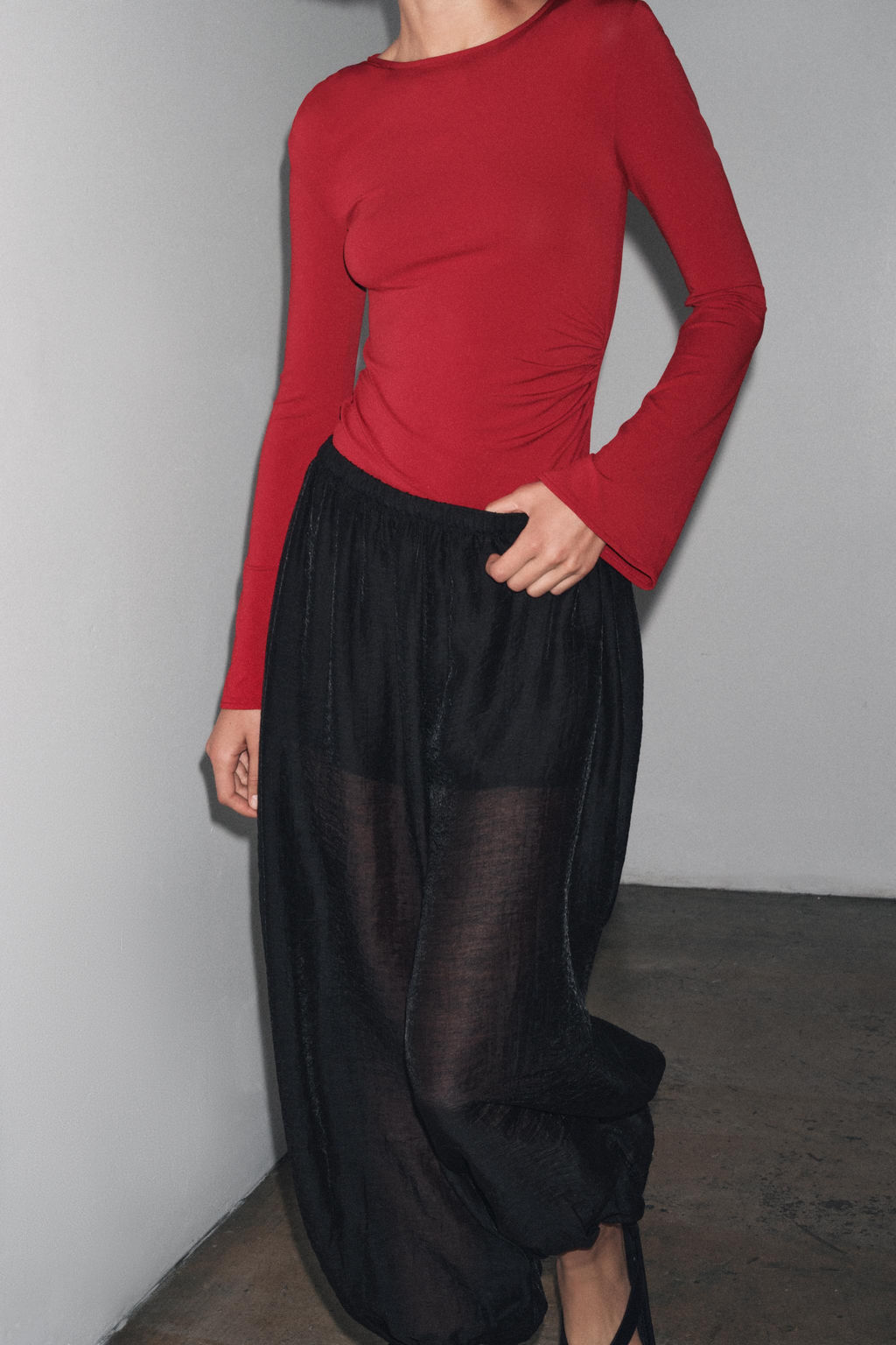 LONG SLEEVE GATHERED T-SHIRT - Zara фото 4