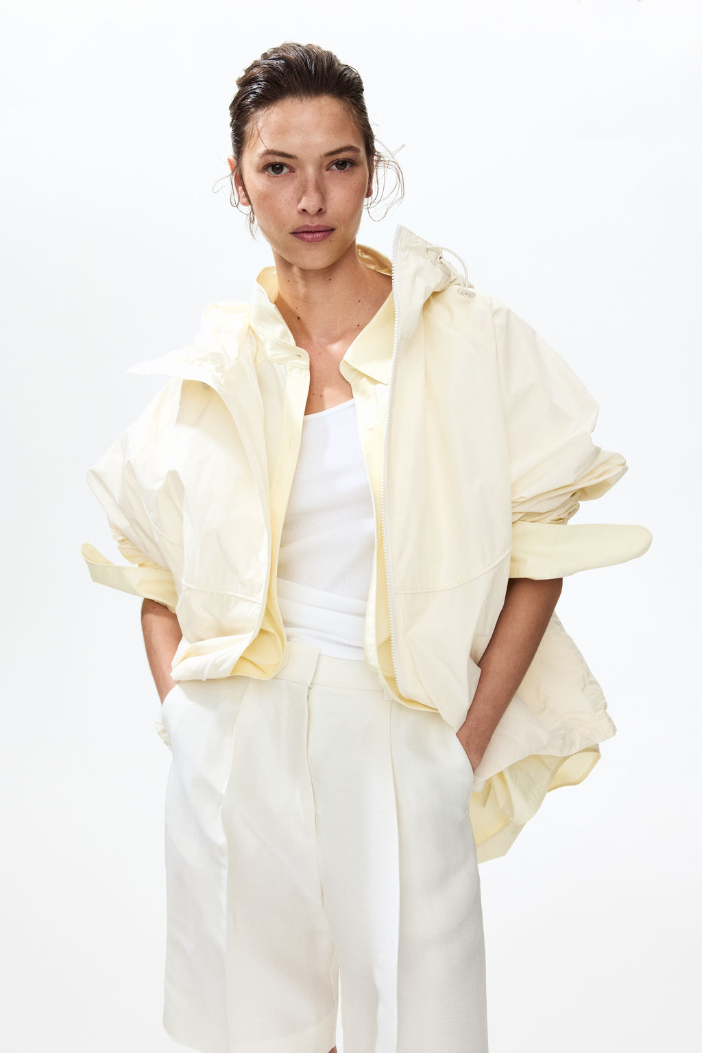 Chaqueta cortavientos con capucha - H&m фото 5