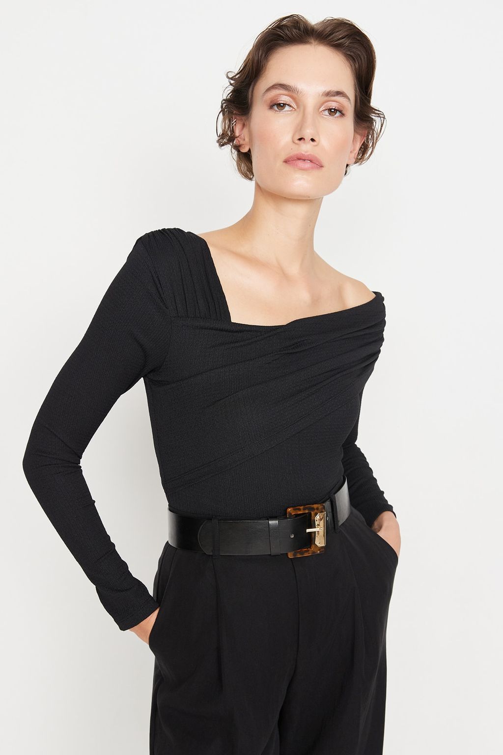 TRENDYOLMILLA Zumrut Yesili Asimetrik Yaka Drapeli Fitted/Vucuda Oturan Burumcuk C?tc?tl? Orme Body TWOAW23BD00043 фото 11