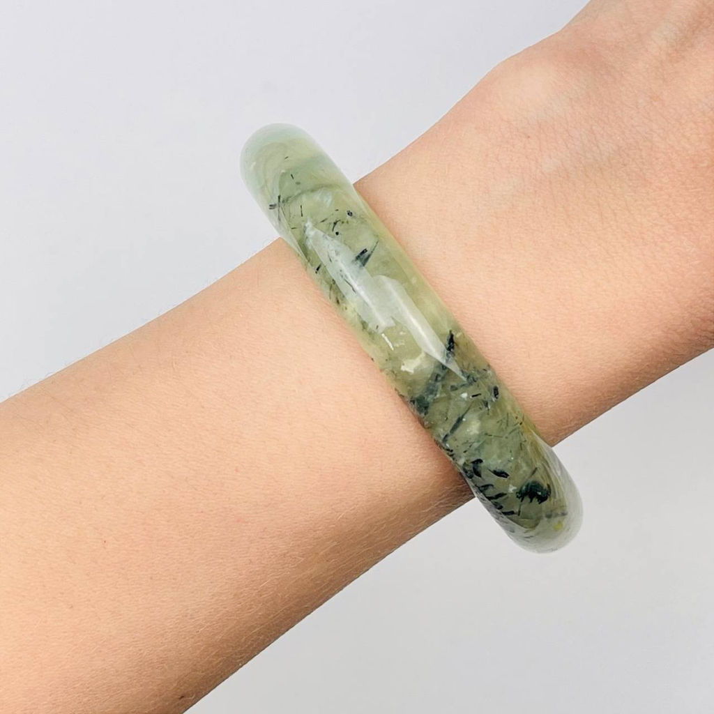 Браслет цельный из Пренита