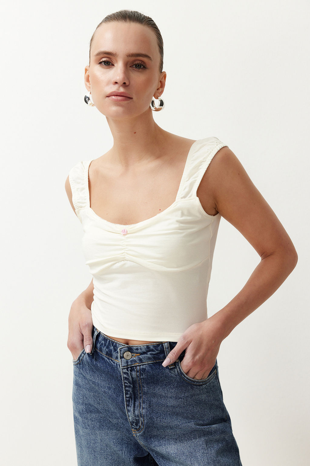 Ekru Carmen Yaka Fitted/Vucuda Oturan Dusuk Kol Buzgu/Drape Detayl? Orme Bluz TWOSS24BZ00500 - Trendyolmilla фото 2