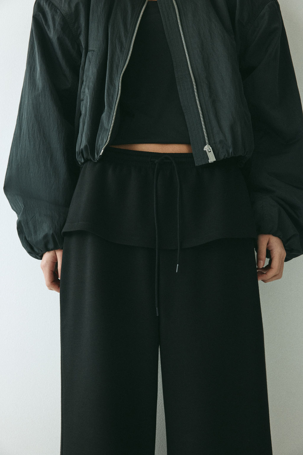 Pantal?n efecto neopreno con falda superpuesta - H&m фото 4