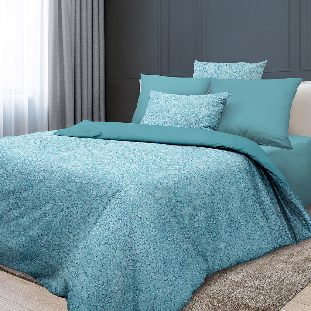 Постельное белье, комплект 1,5 спальный "Калипсо-2" 4 предмета: пододеяльник 145х215см на пуговицах, простыня 150х220см, 2 наволочки 70х70см с клапаном-запахом, перкаль набивной 115г/м2, хлопок 100%, подарочная коробка 50х36,5х7см с ПВХ вставкой 47х3