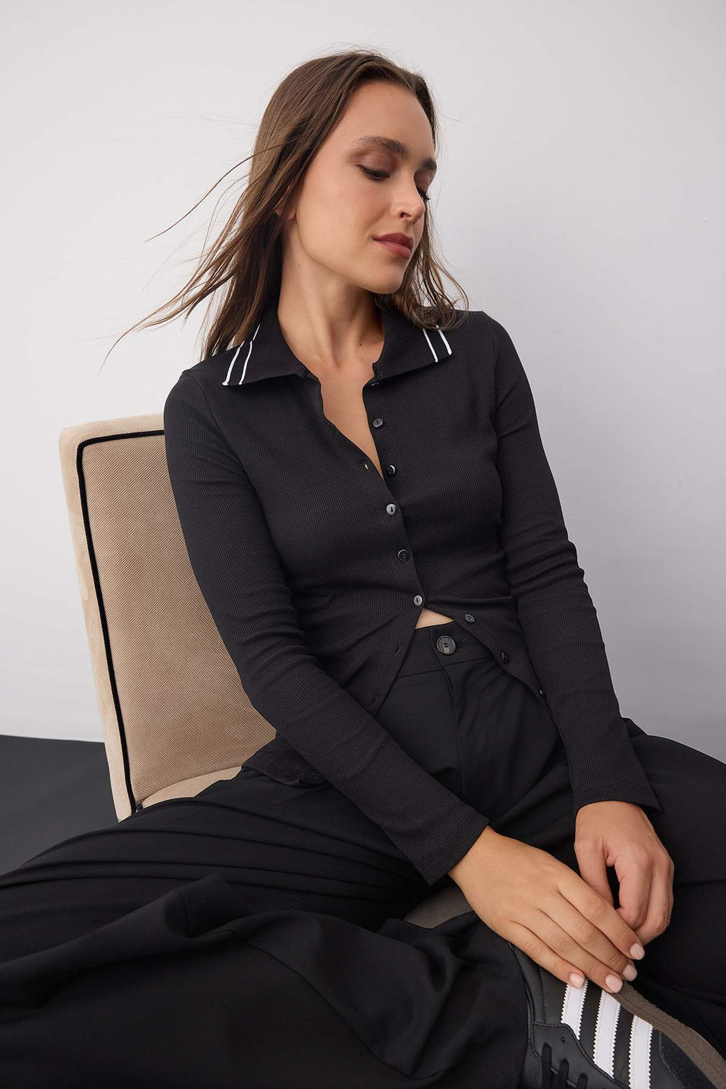 Wardrobe Essentials Siyah Biye Detayl? Dugmeli Slim/Vucuda Oturan Orme Bluz | TWOAW26BZ00010