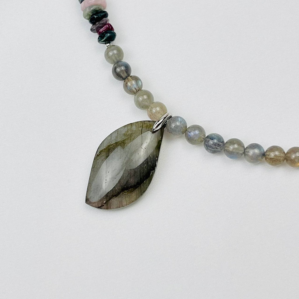 Бусы из Лабрадора и Турмалина микс с кулоном 43 см +