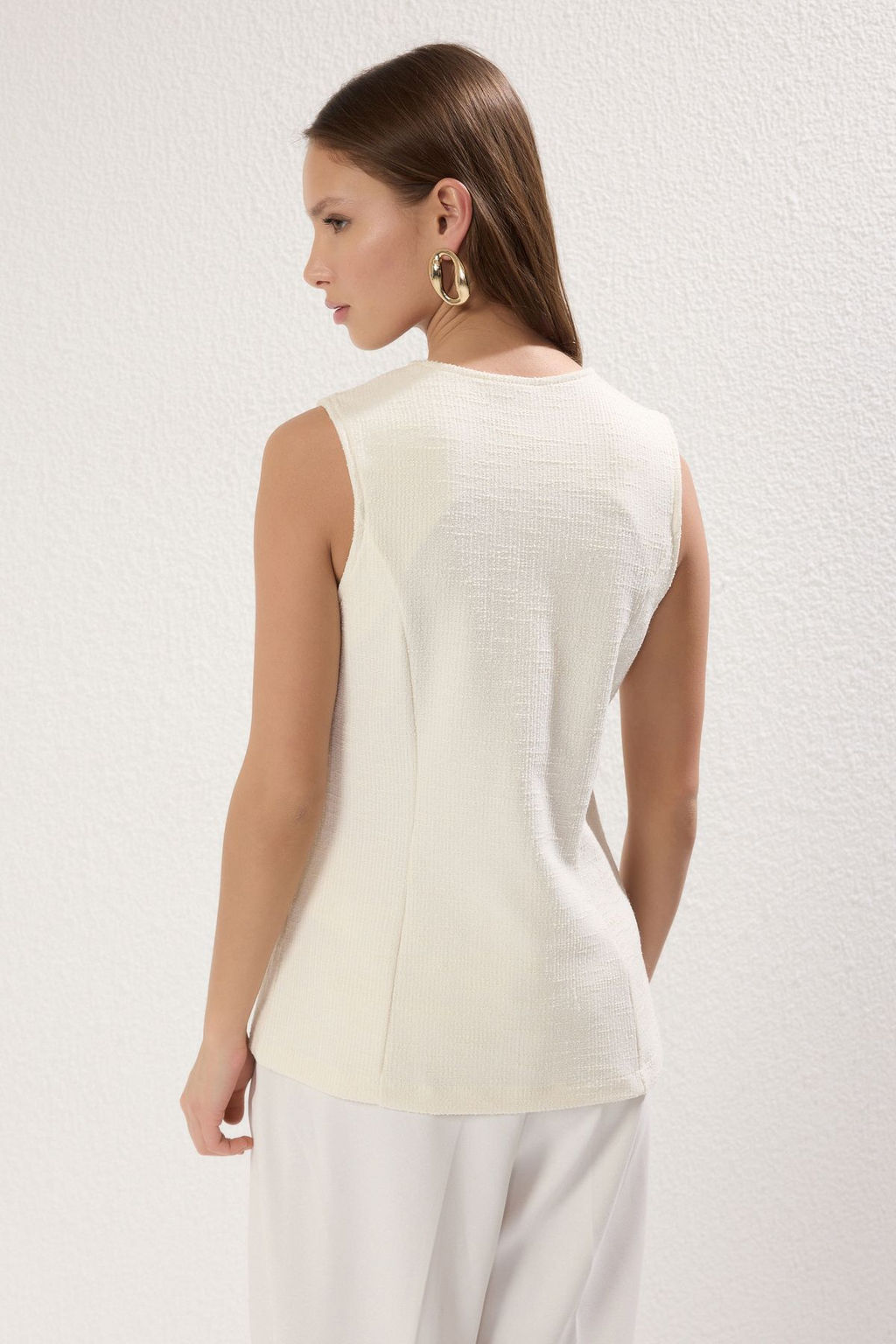 TRENDYOLMILLA Ekru Regular Tuvit Regular/Normal Kal?p Dugme ve Agraf Detayl? Bluz Yelek TWOSS25YE00005  фото 5