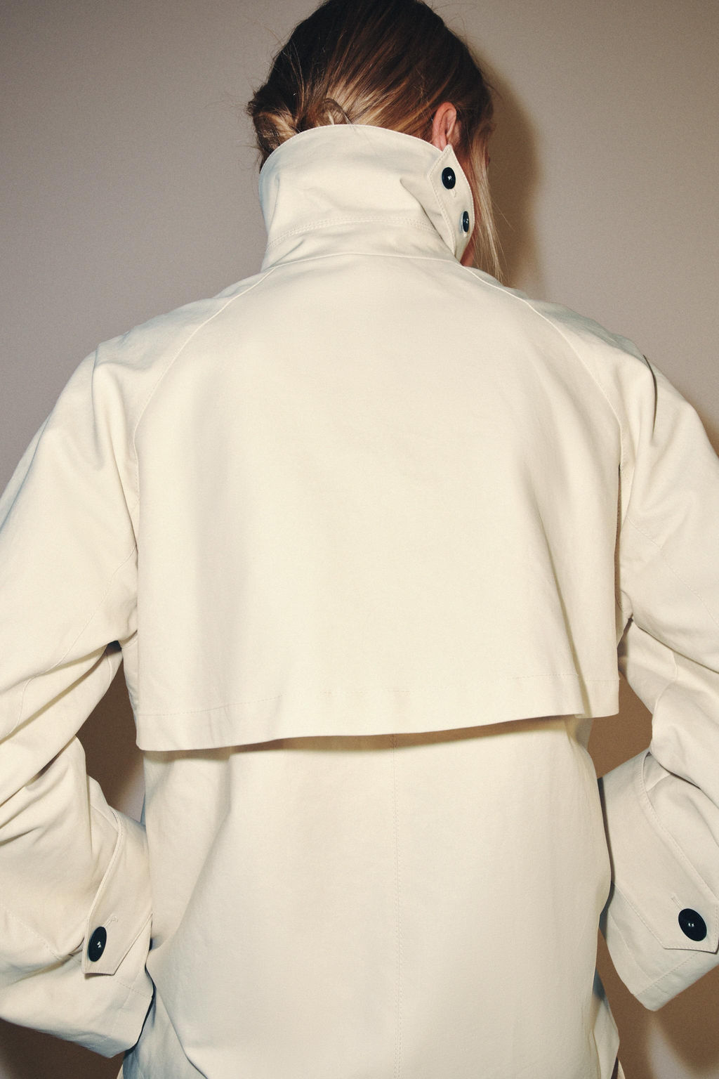 TRENCH CORTO ZW COLLECTION / Hueso - Zara фото 2