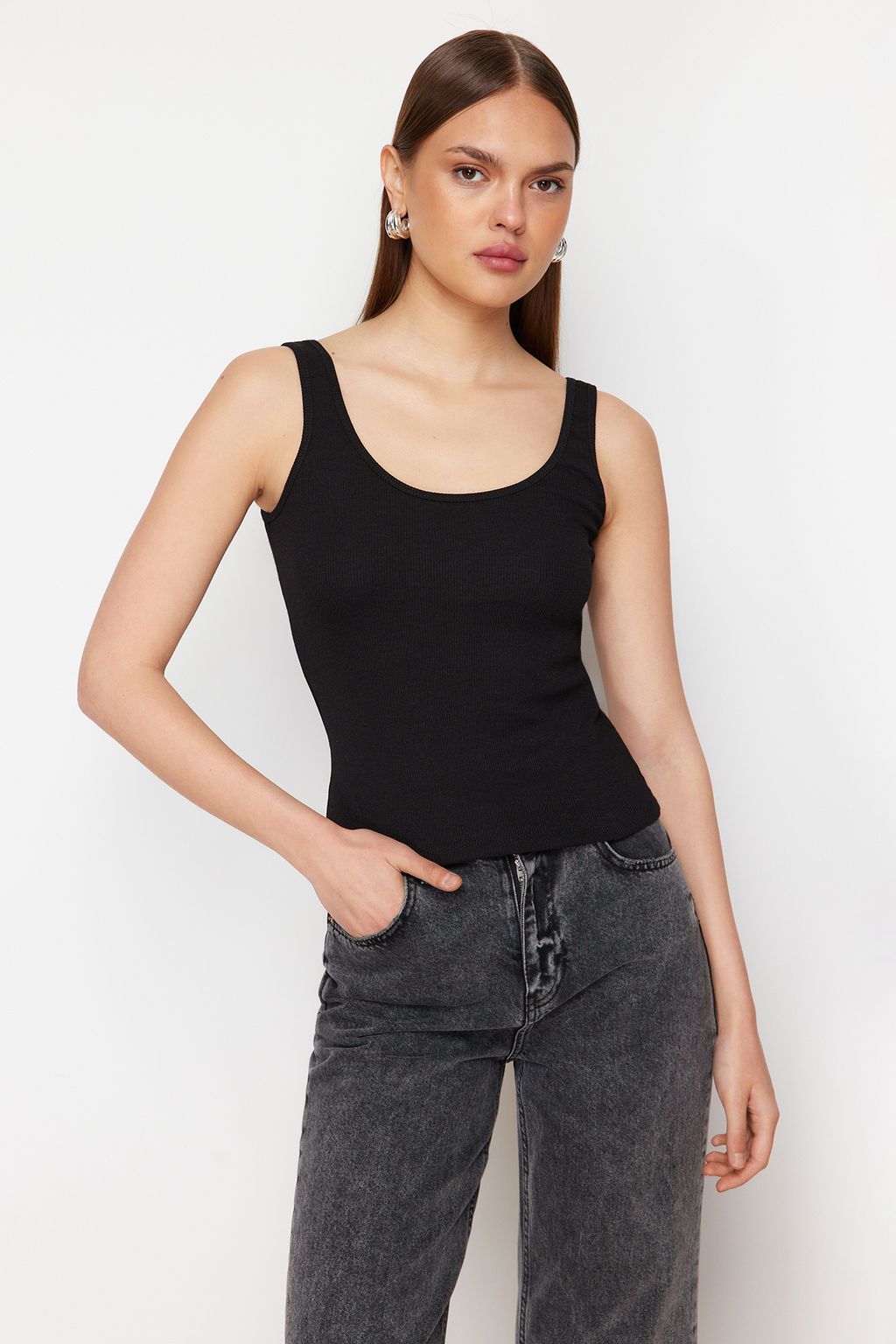 TRENDYOLMILLA Siyah-Beyaz Fitted/Vucuda Oturan Havuz Yaka Fitilli Esnek Orme Atlet TWOSS24AL00050 фото 5