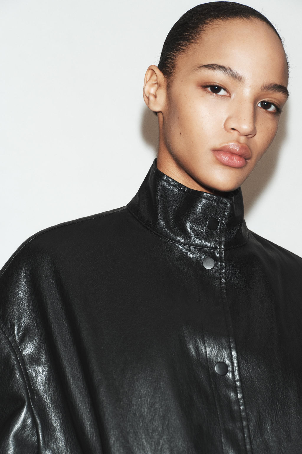 QUILTED LEATHER EFFECT BOMBER JACKET - Zara фото 5