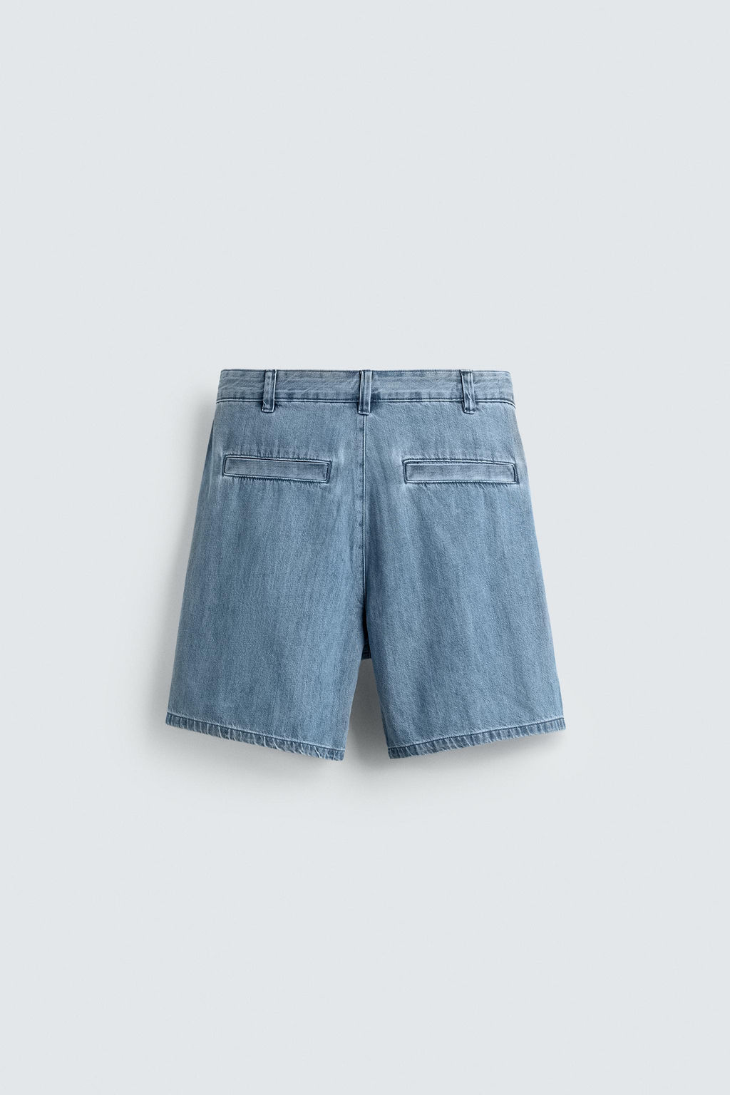 BERMUDA DENIM  RELAXED FIT PLIEGUES / Azul claro