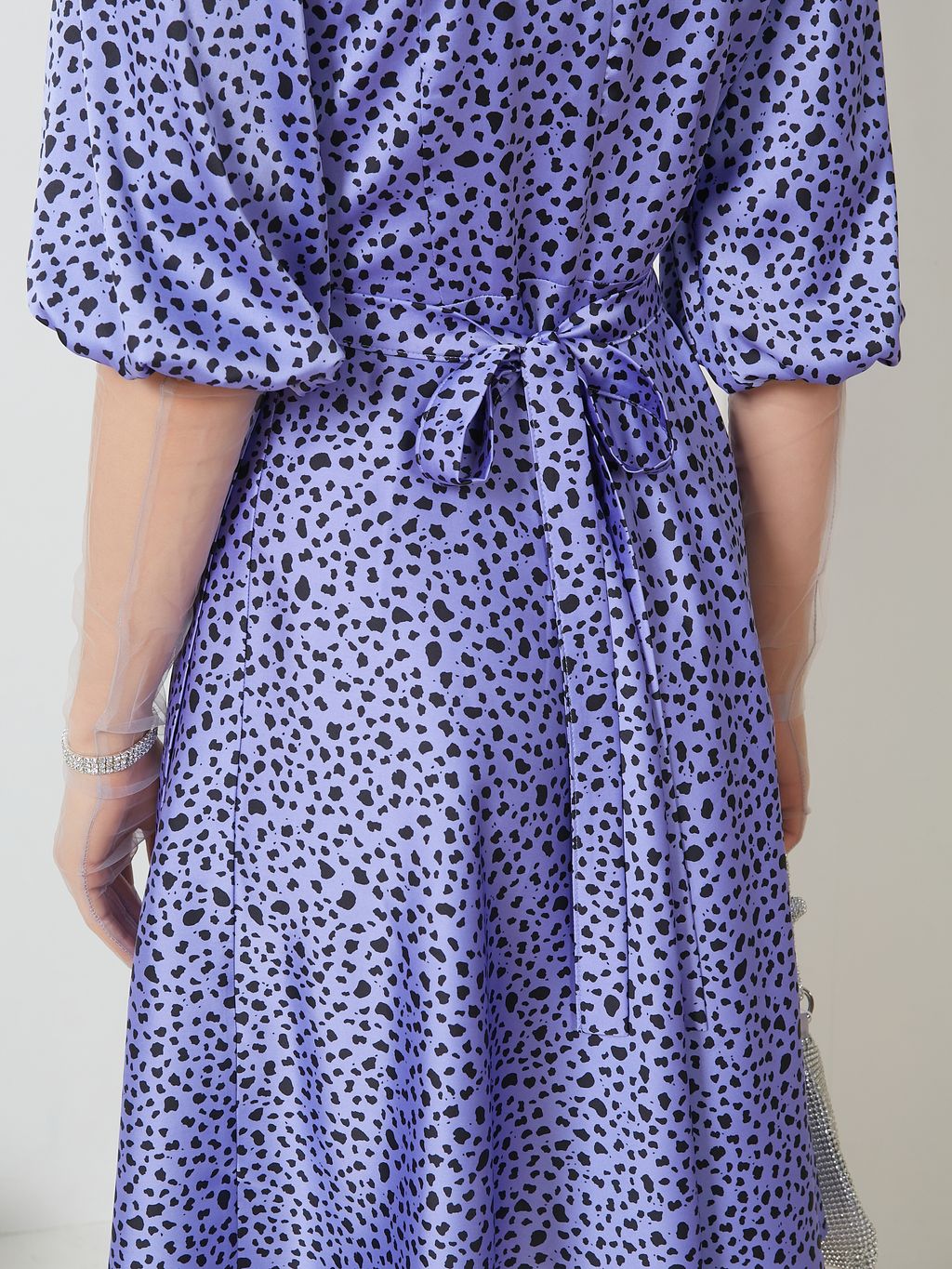 Платье из атласа с принтом