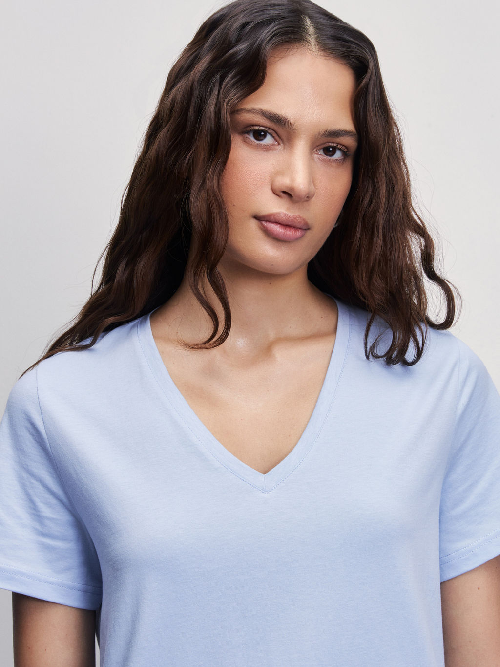 Футболка с V-образным вырезом / Zarina  фото 6