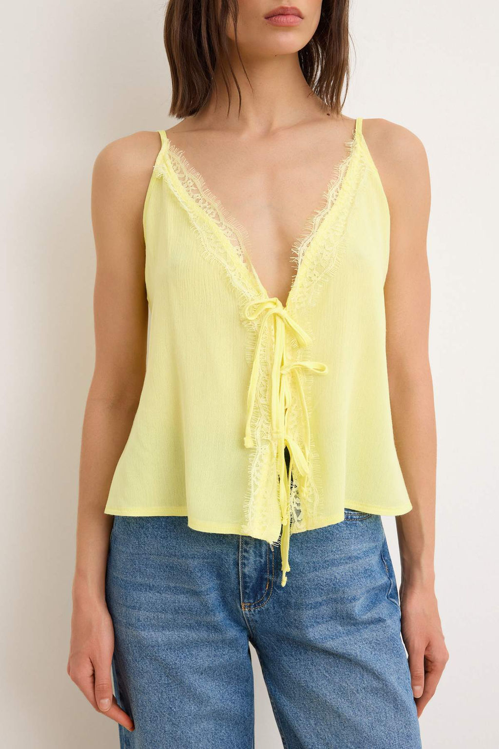 Siyah Derin V Yaka Dantel ve Baglama Detayl? Dokuma Bluz TWOSS26BZ00554 - Trendyolmilla фото 7