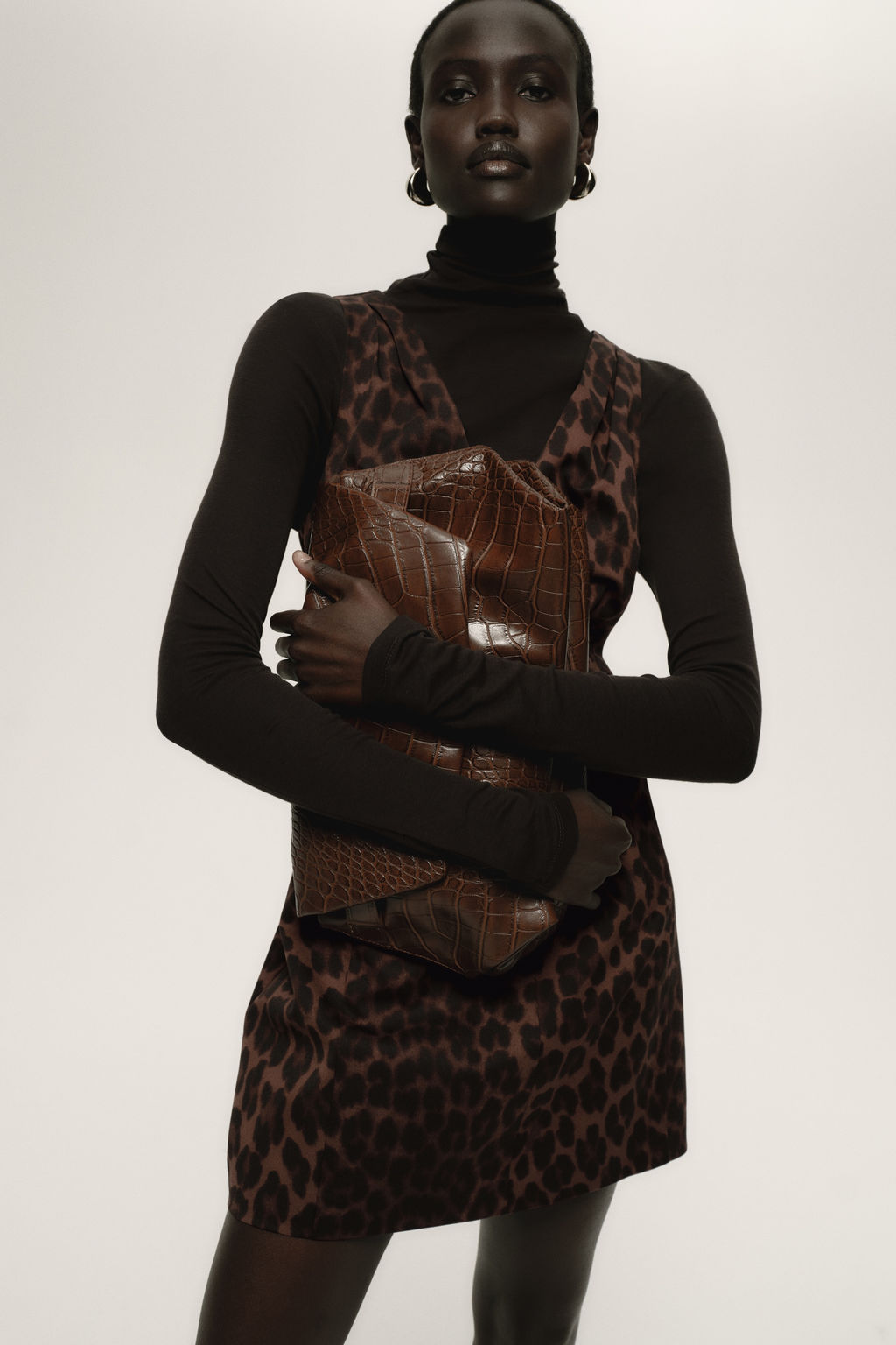 Vestido entallado con escote en V - H&m фото 3
