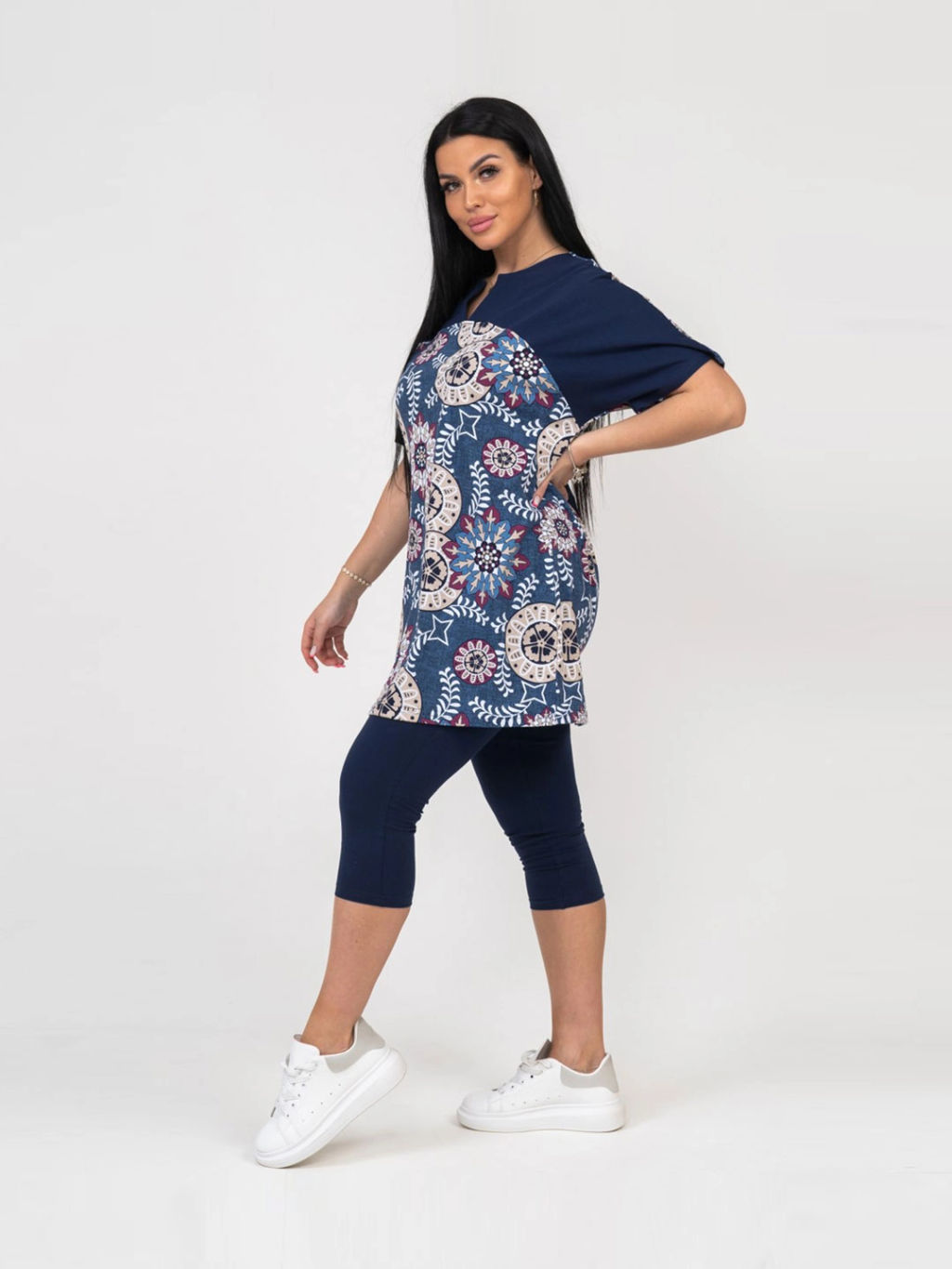 Костюм женский, цвет синий белый бежевый