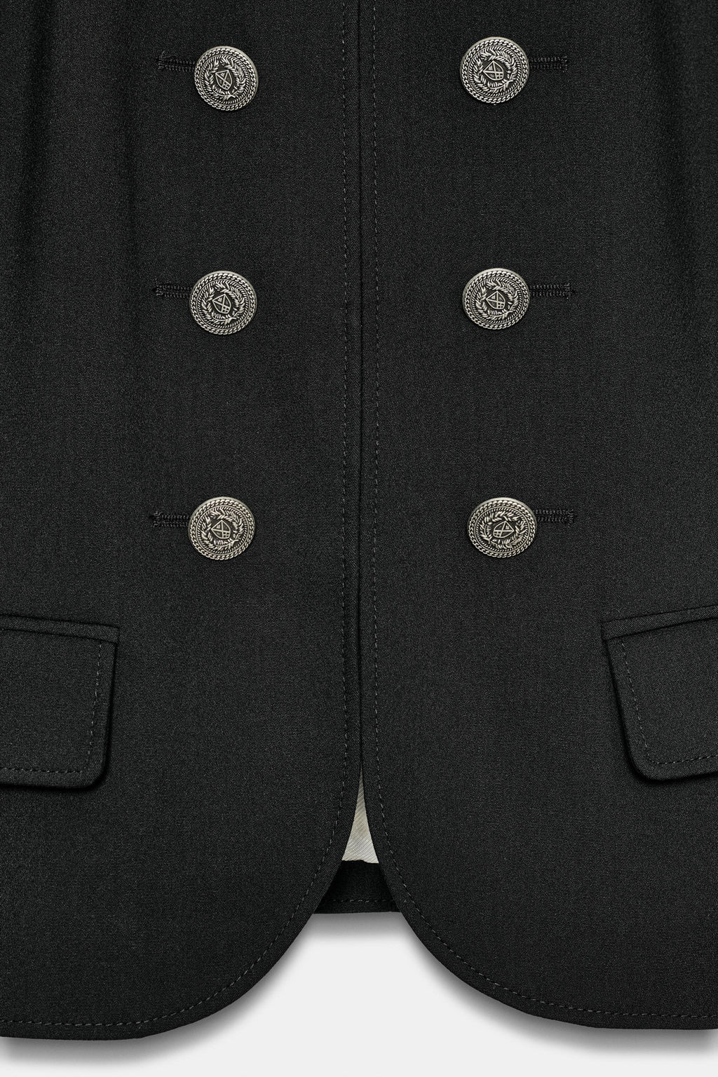CHAQUETA ENTALLADA BOTONES HOMBRERAS / Negro