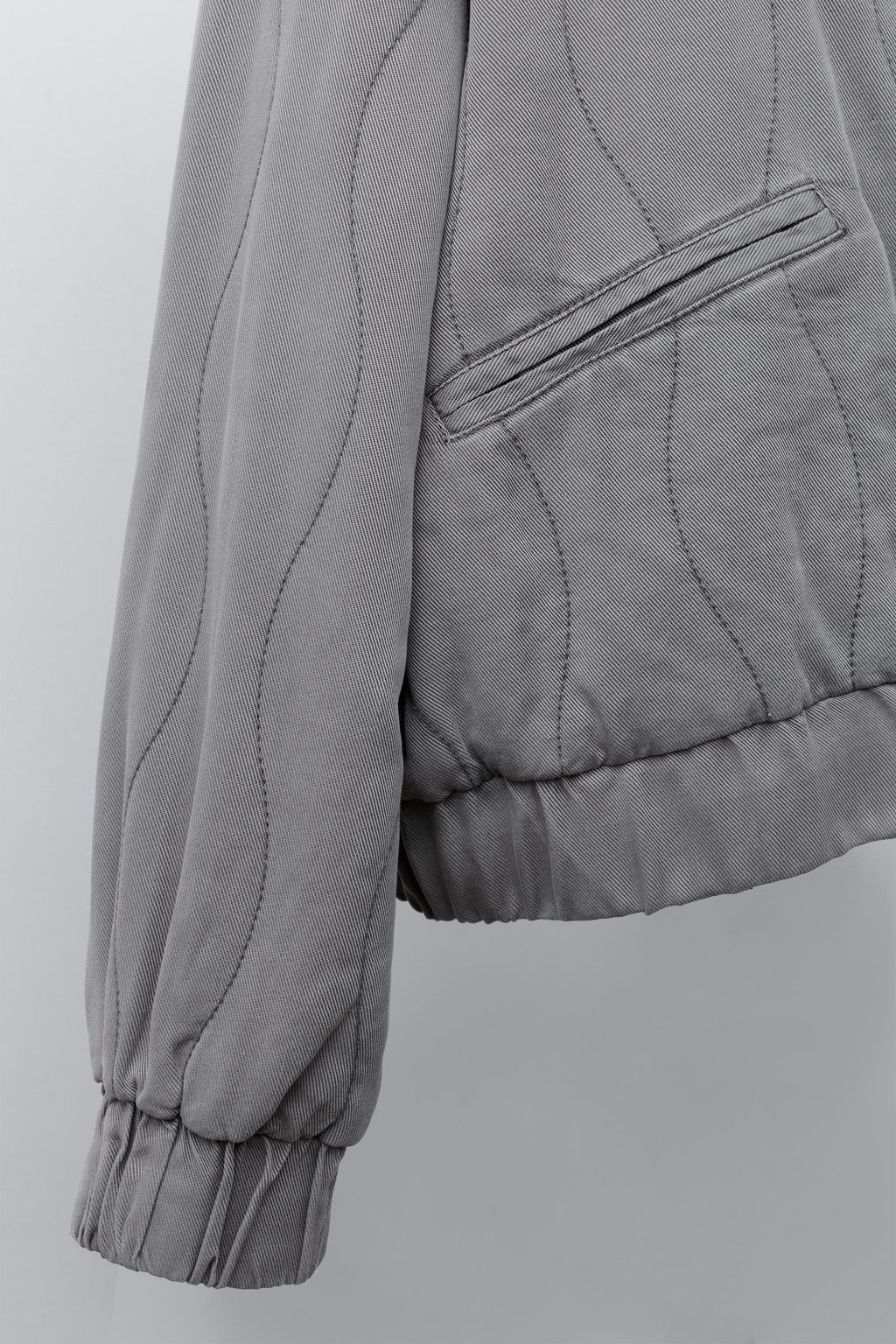 CAZADORA ACOLCHADA FLUIDA / Gris antracita