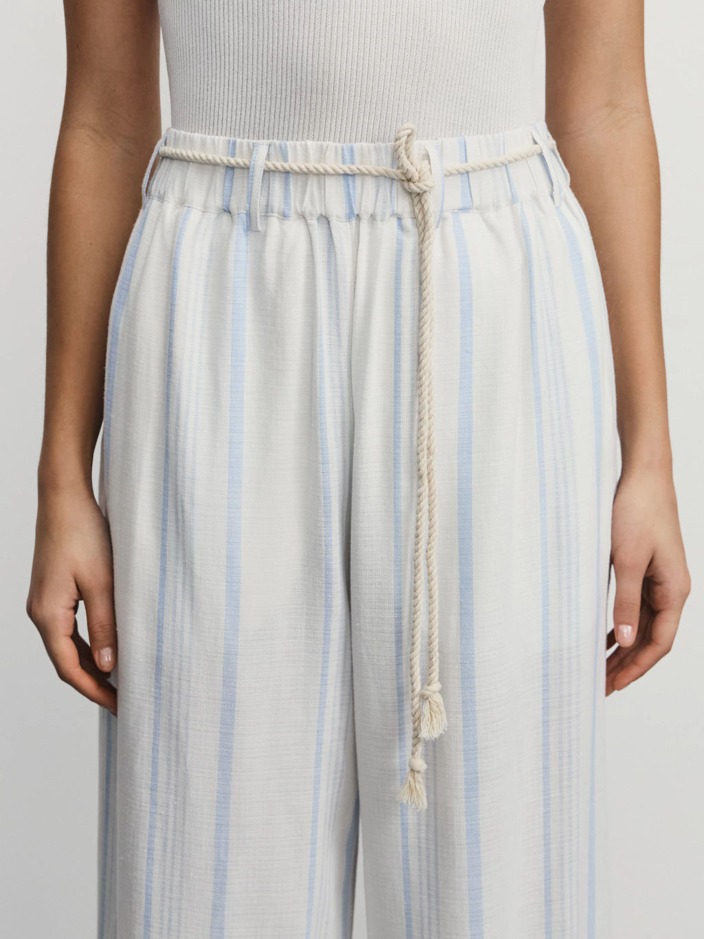 Прямые брюки из вискозы и льна в полоску / Zarina  фото 6